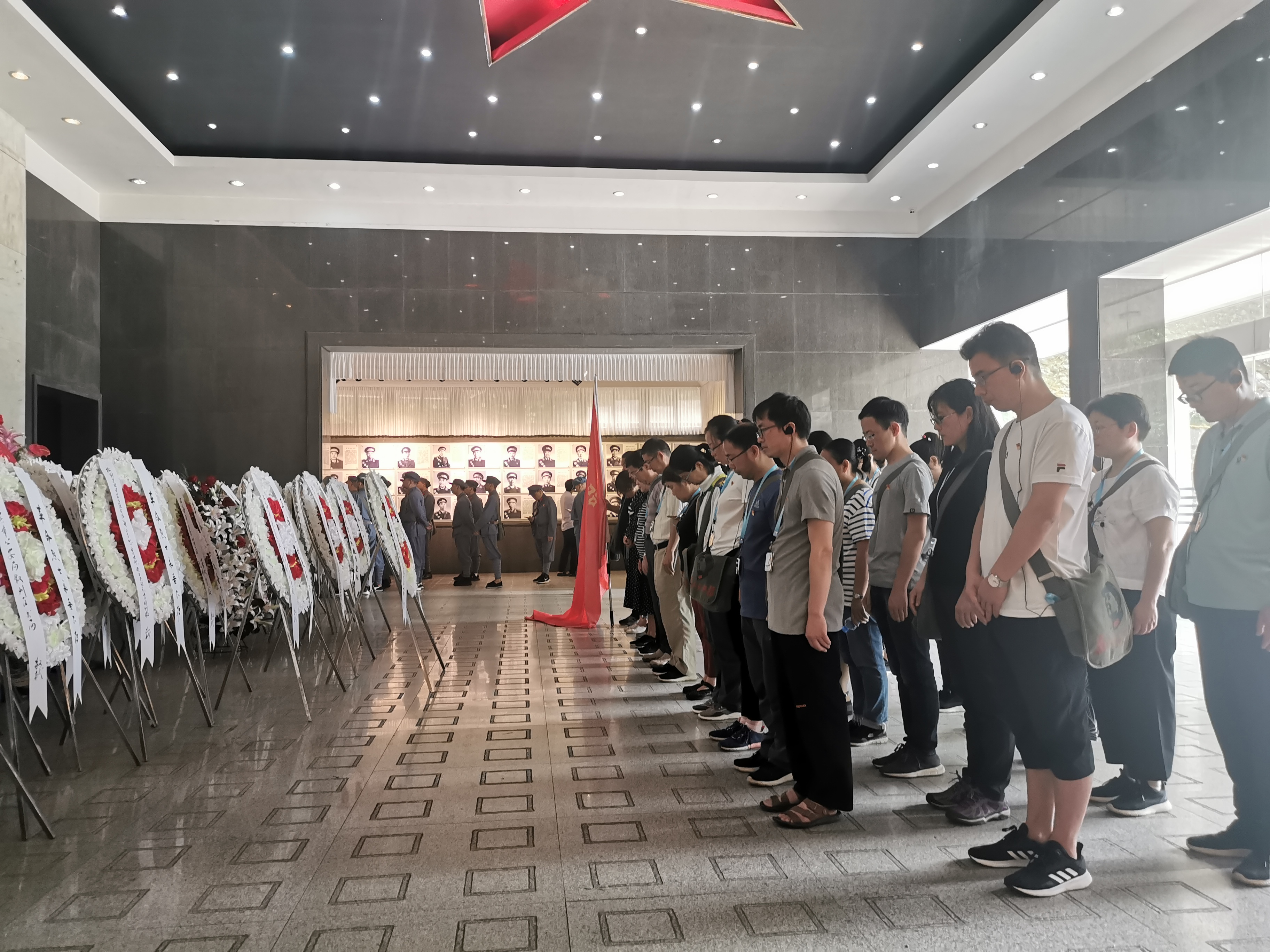 ����������