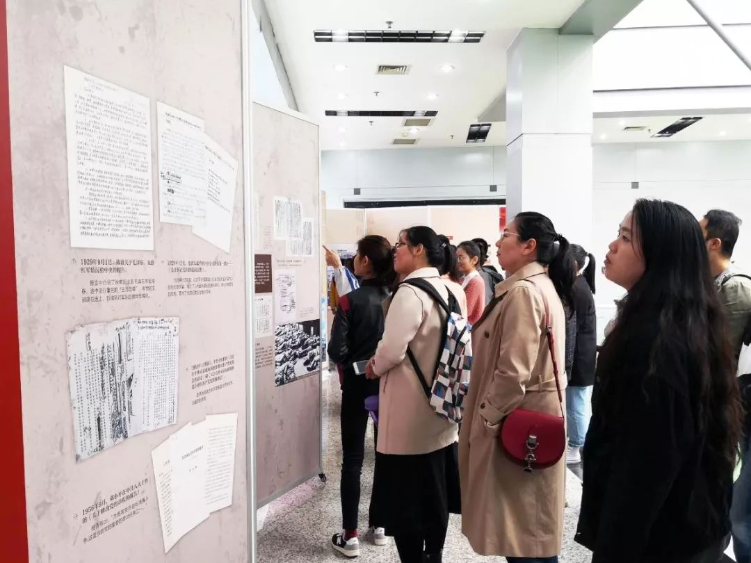 ����������