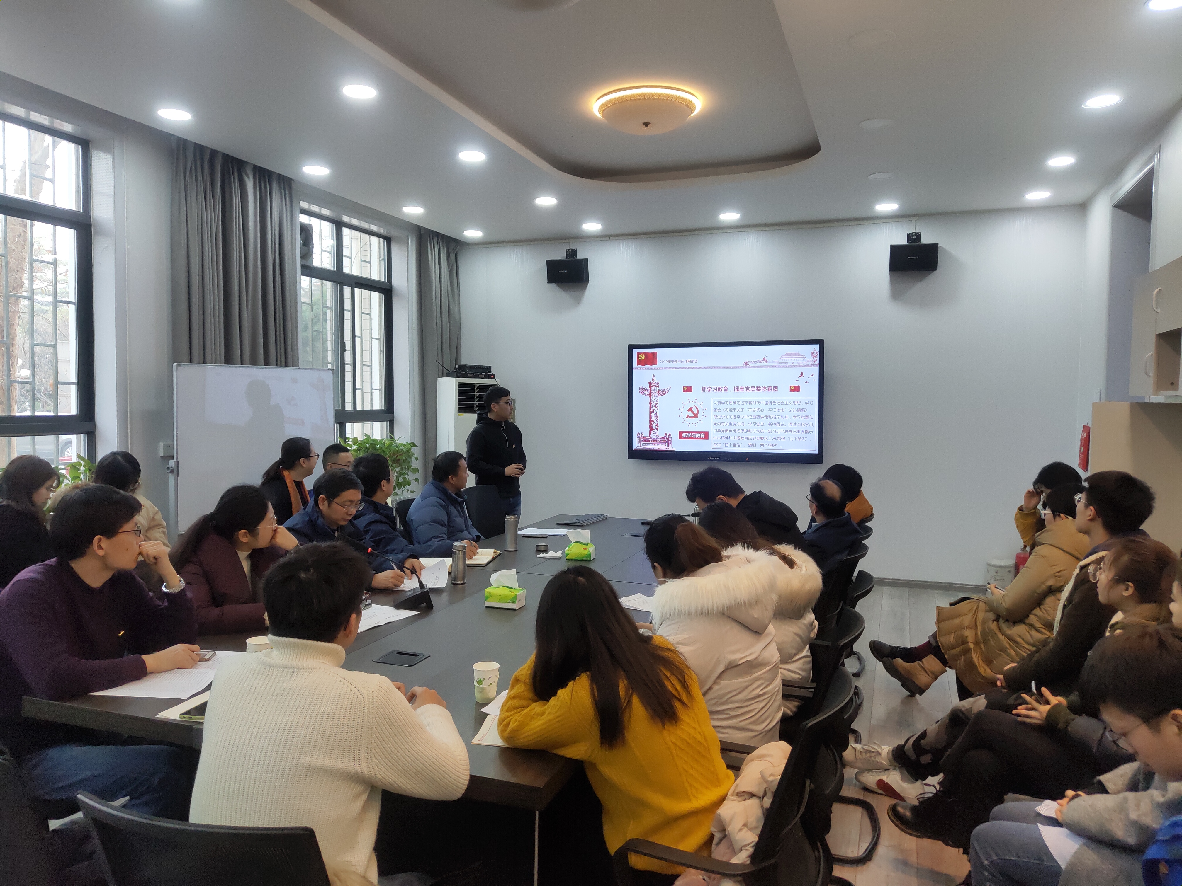 ����������