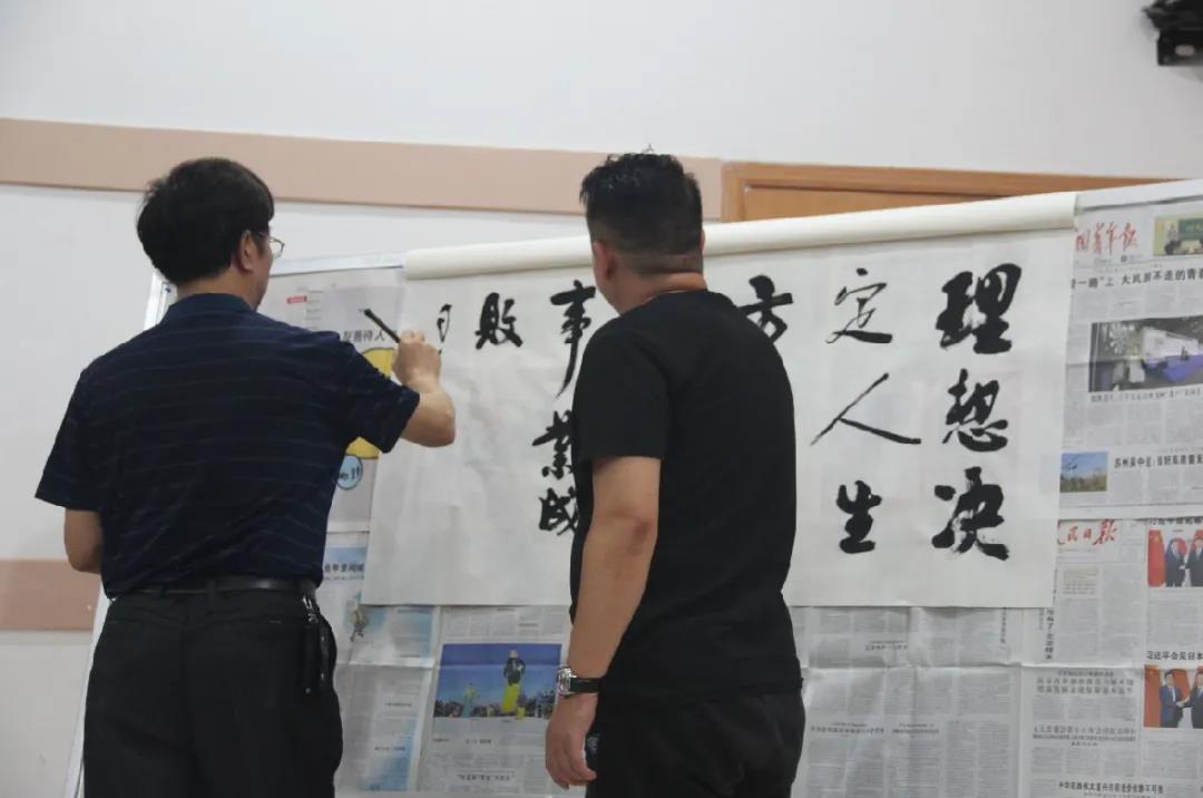 ����������