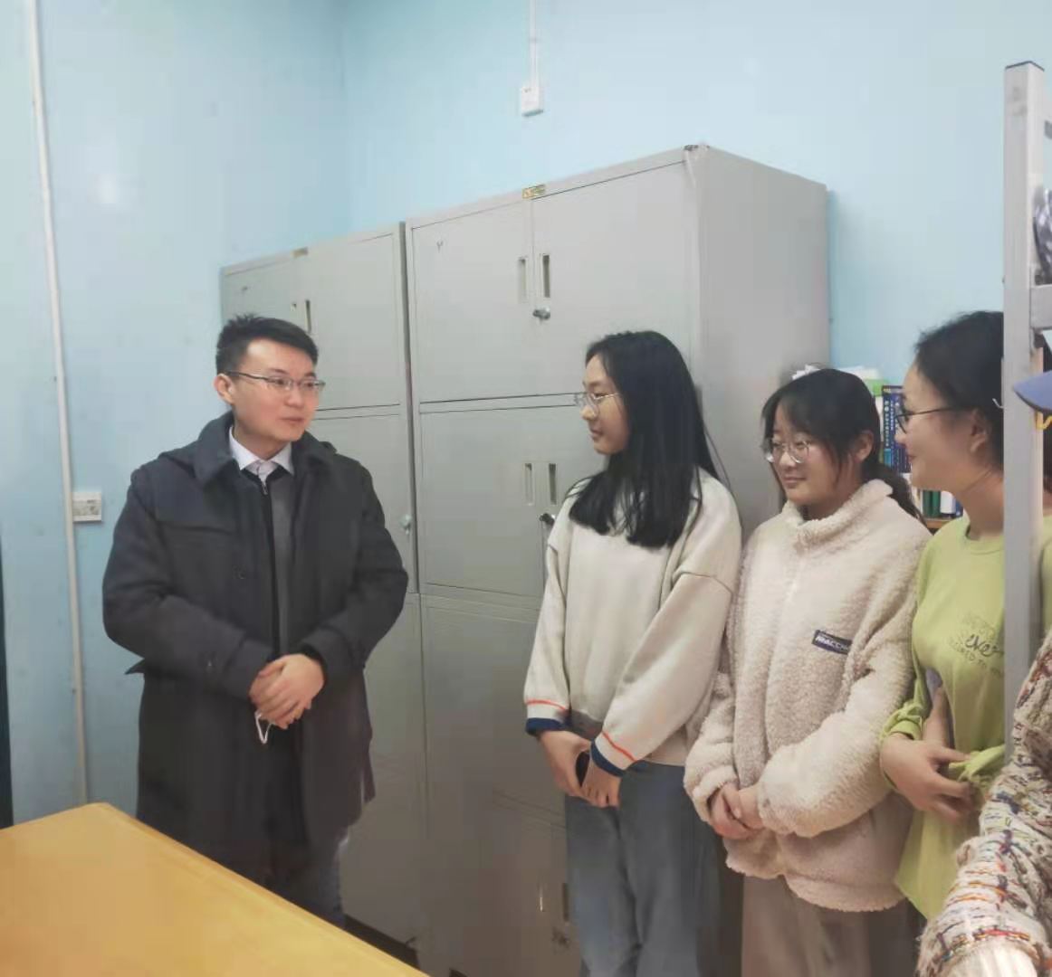 ����������