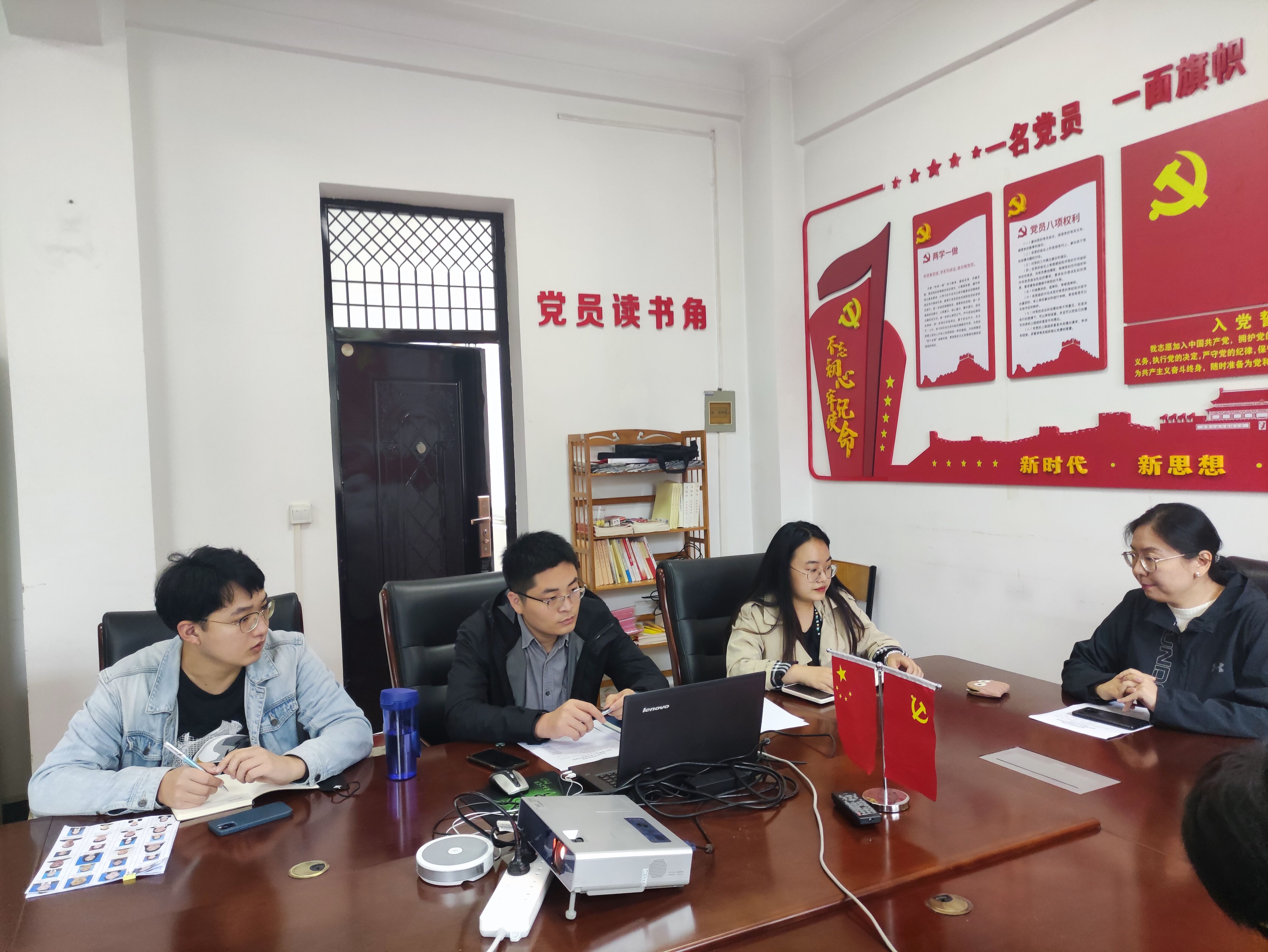 ����������