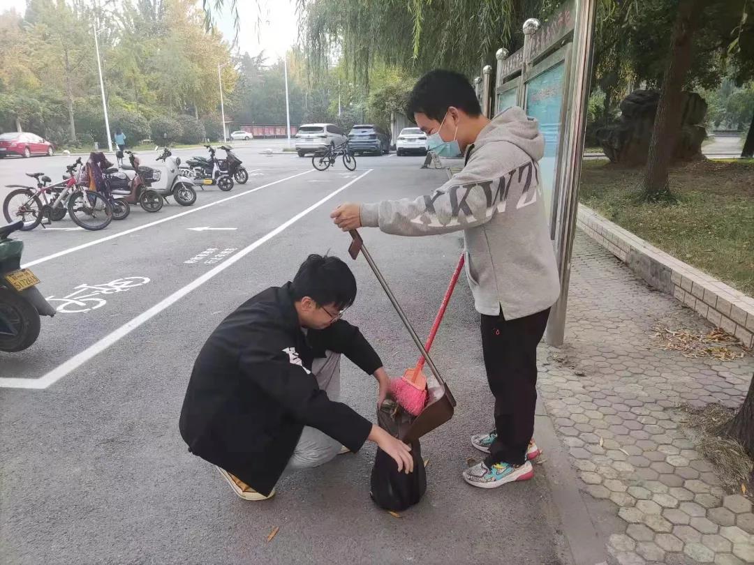 ����������