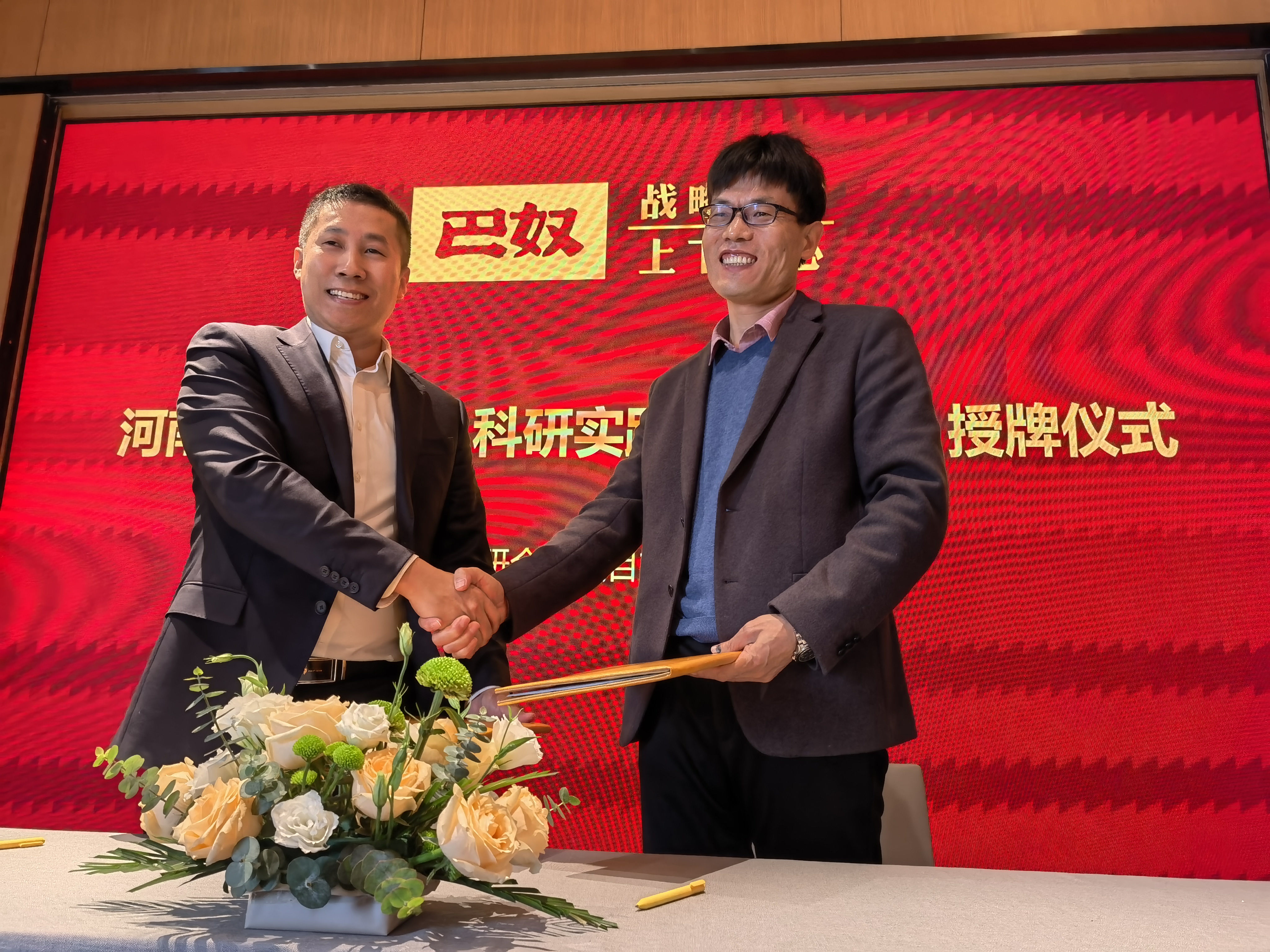 ����������