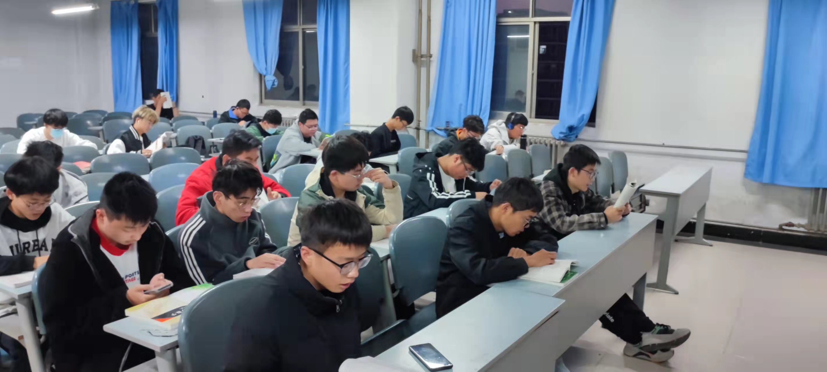 ����������