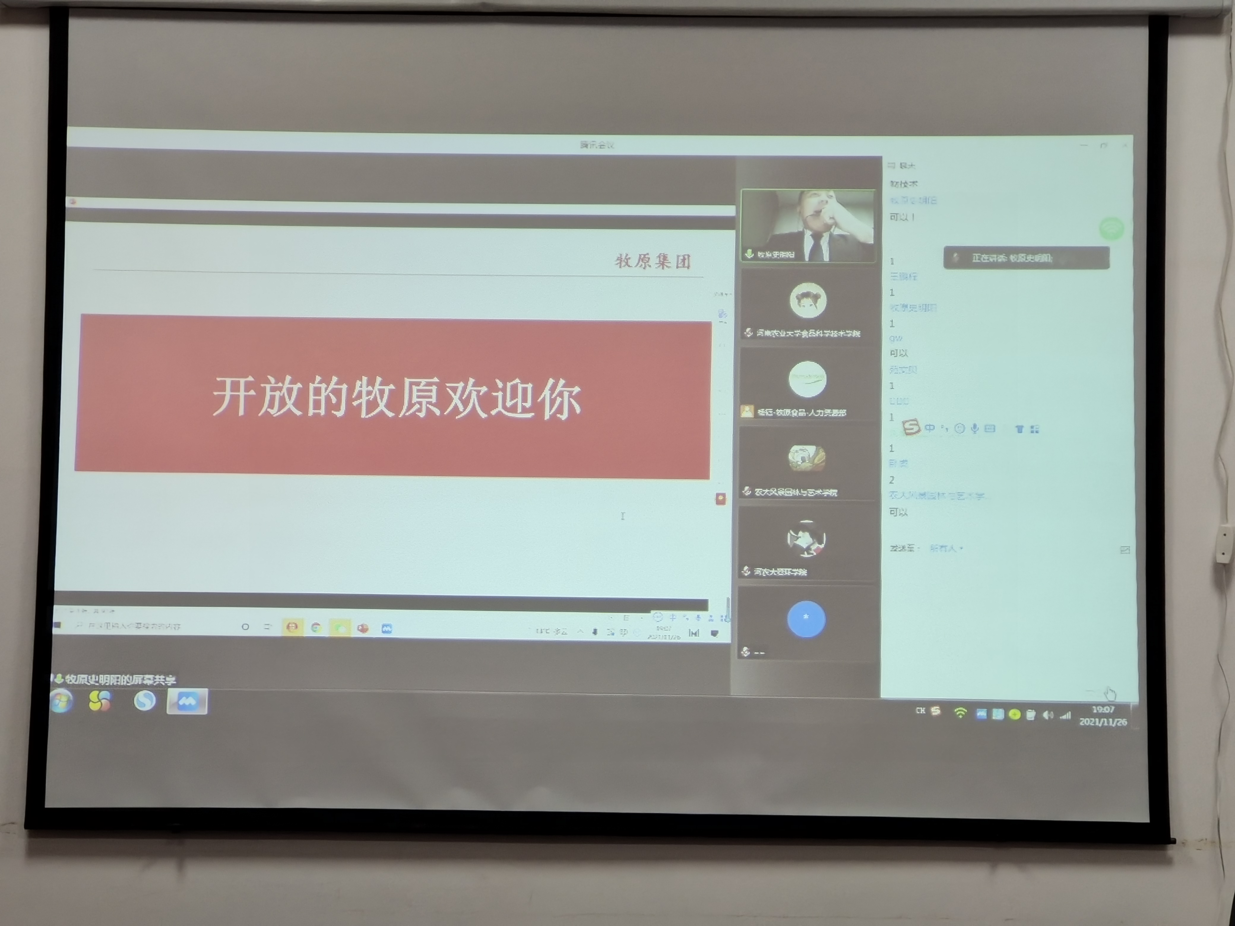 ����������