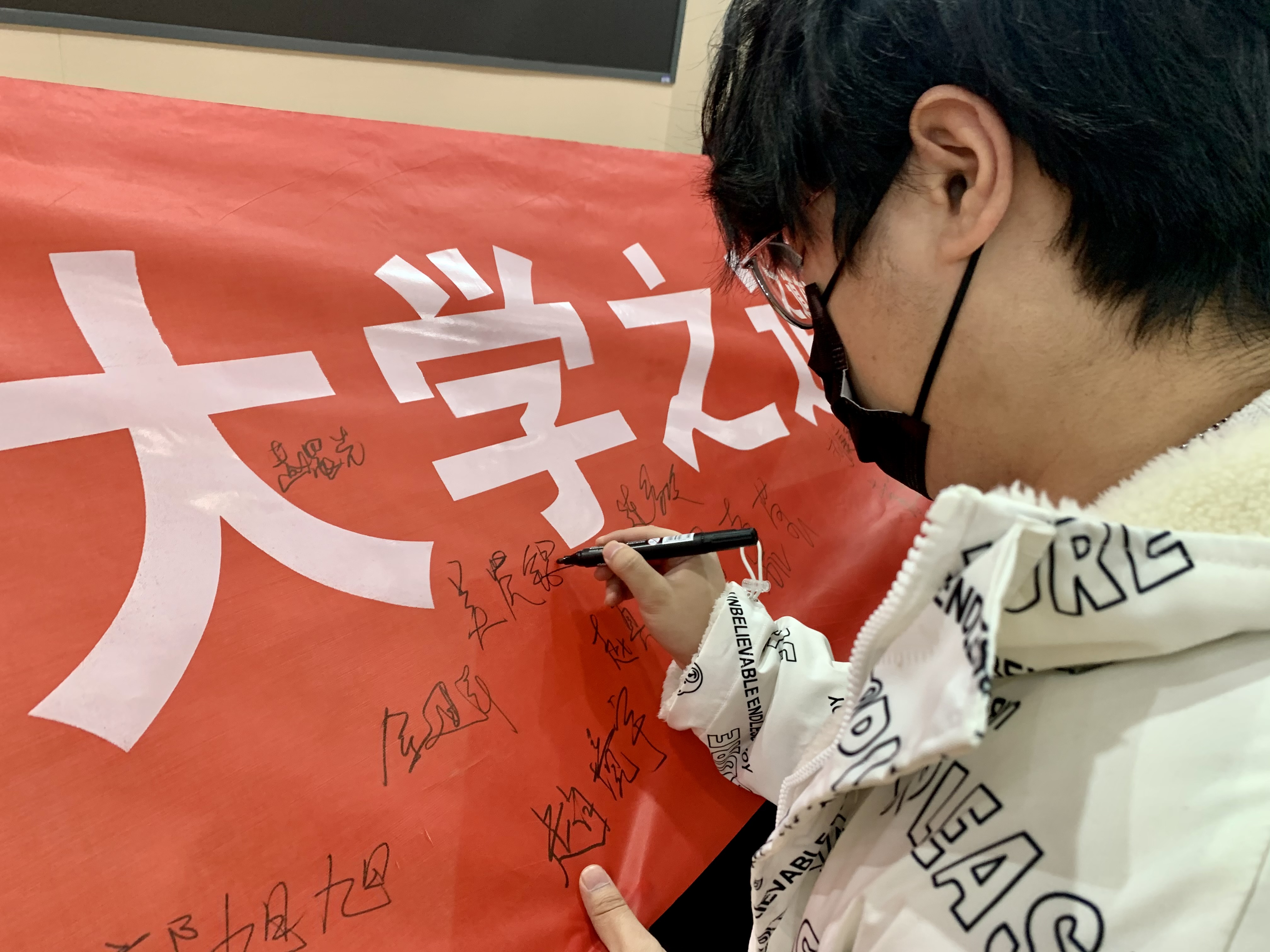 ����������