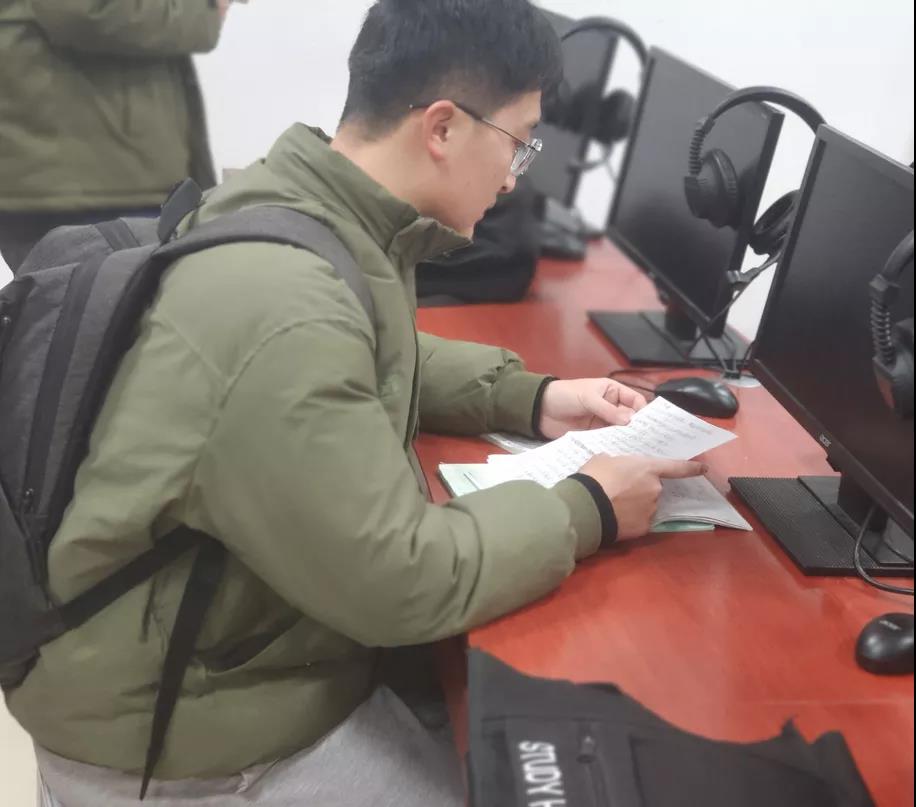 ����������