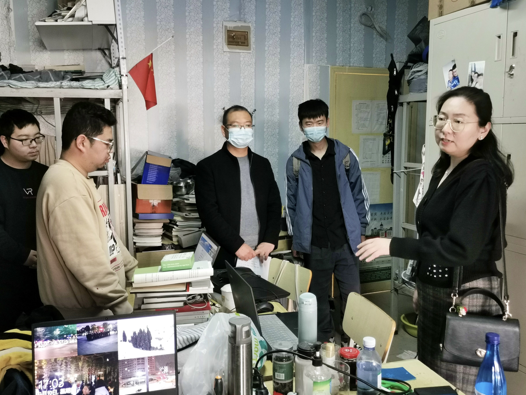 ����������