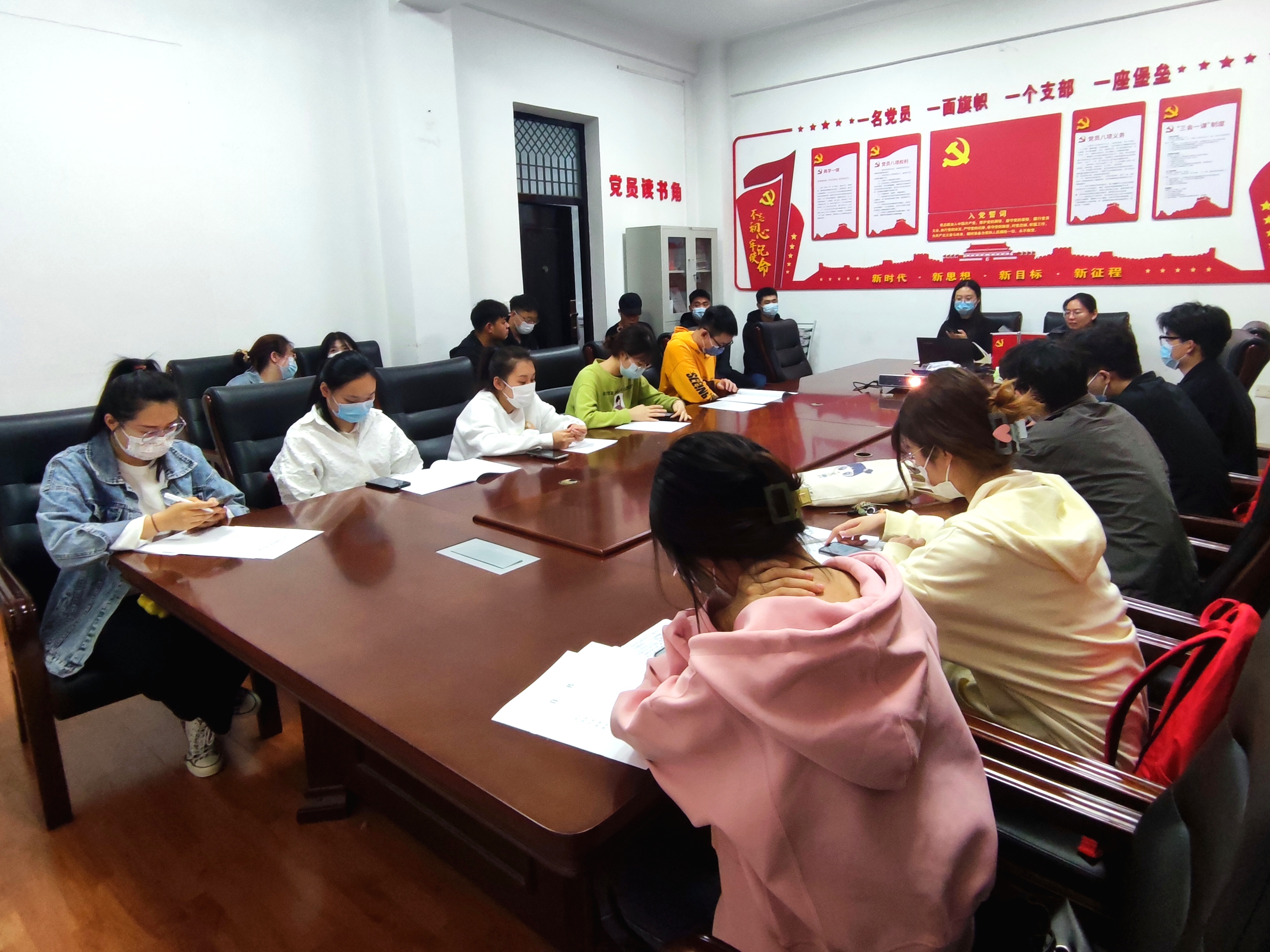 ����������