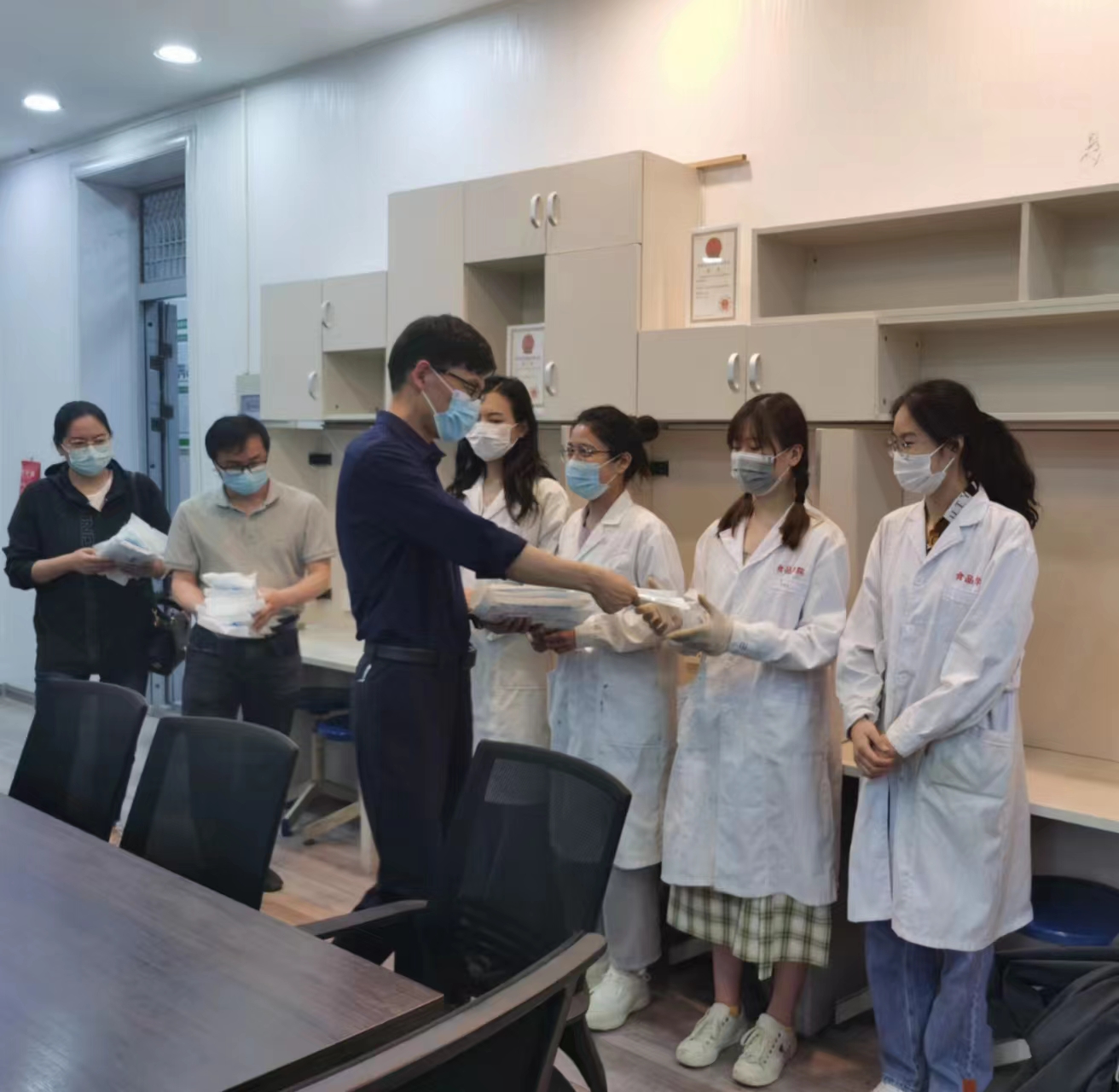 ����������