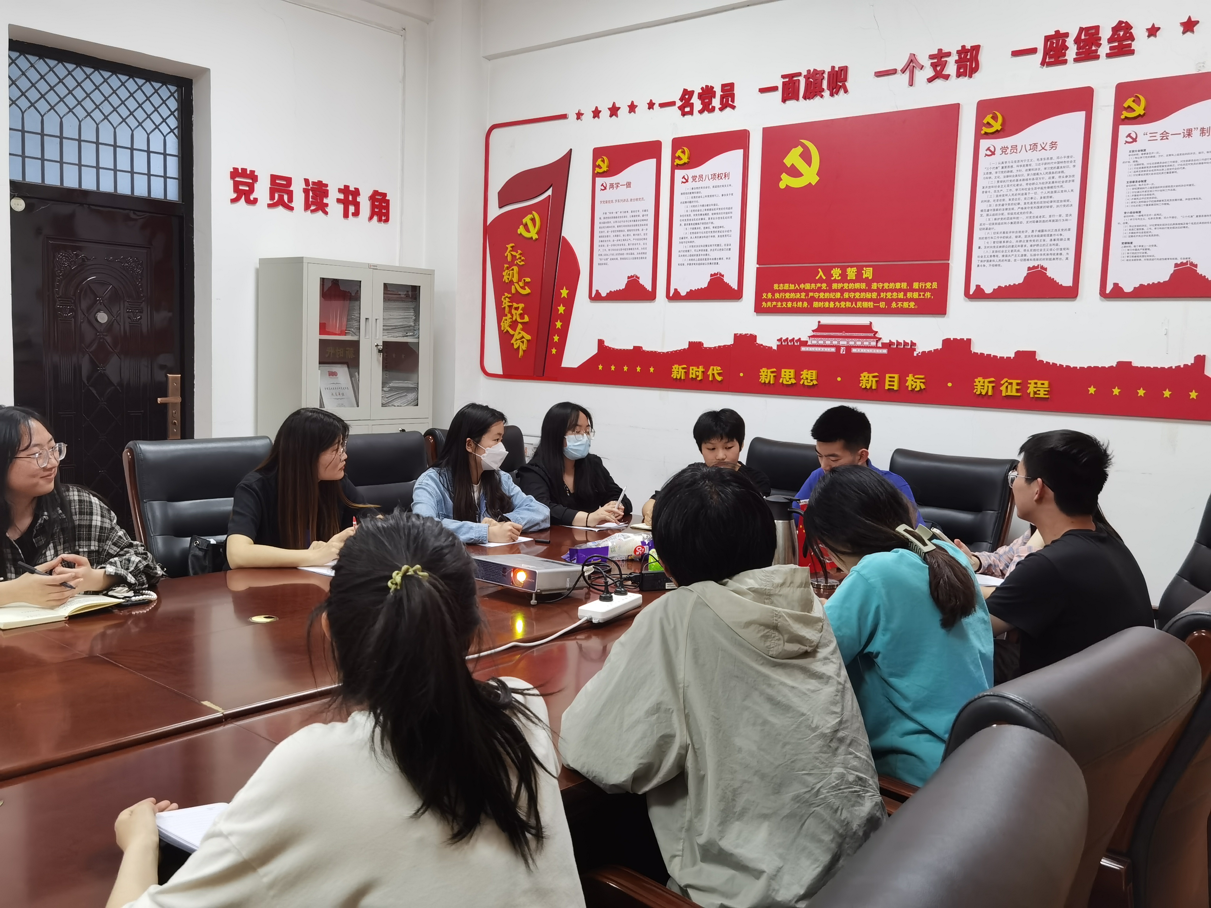 ����������