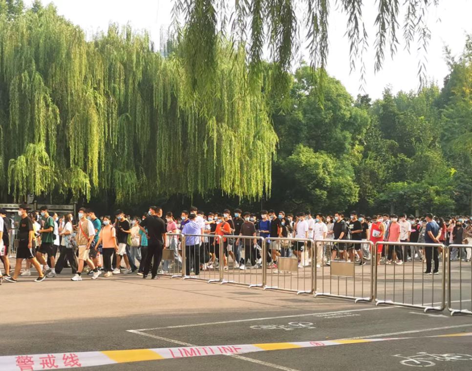 ����������