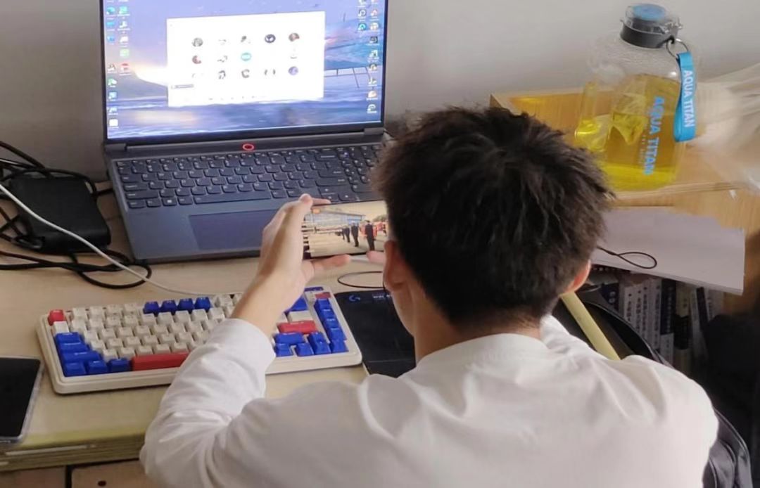 ����������