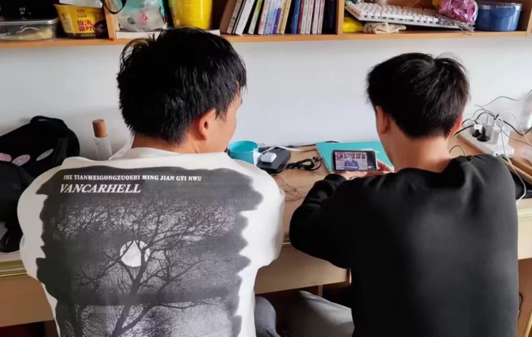 ����������