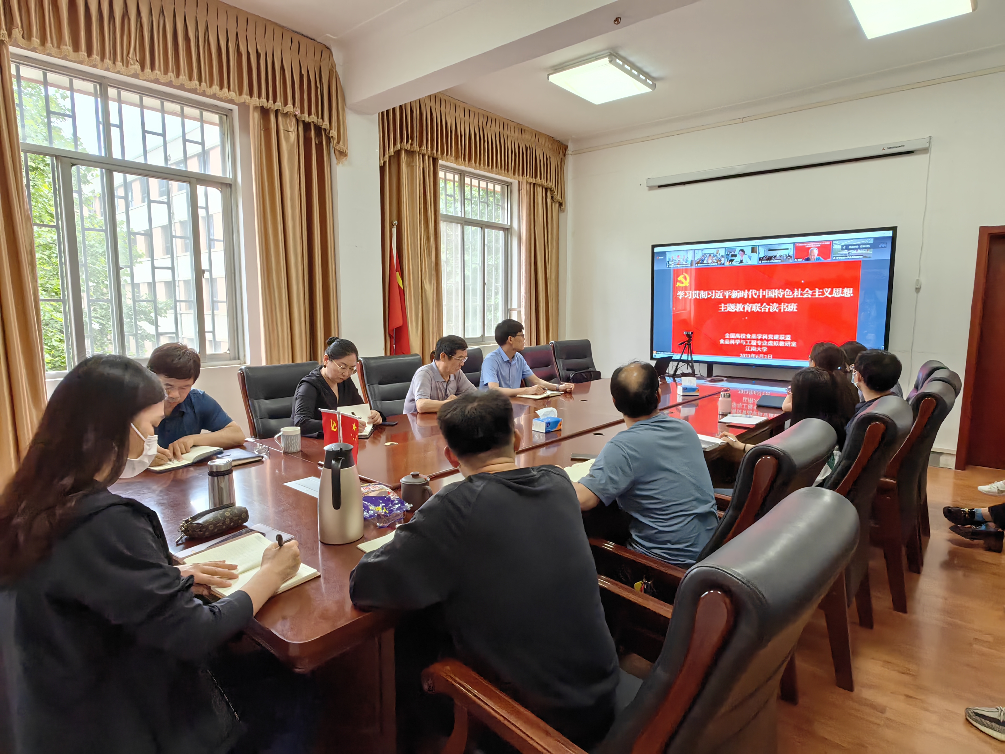 ����������