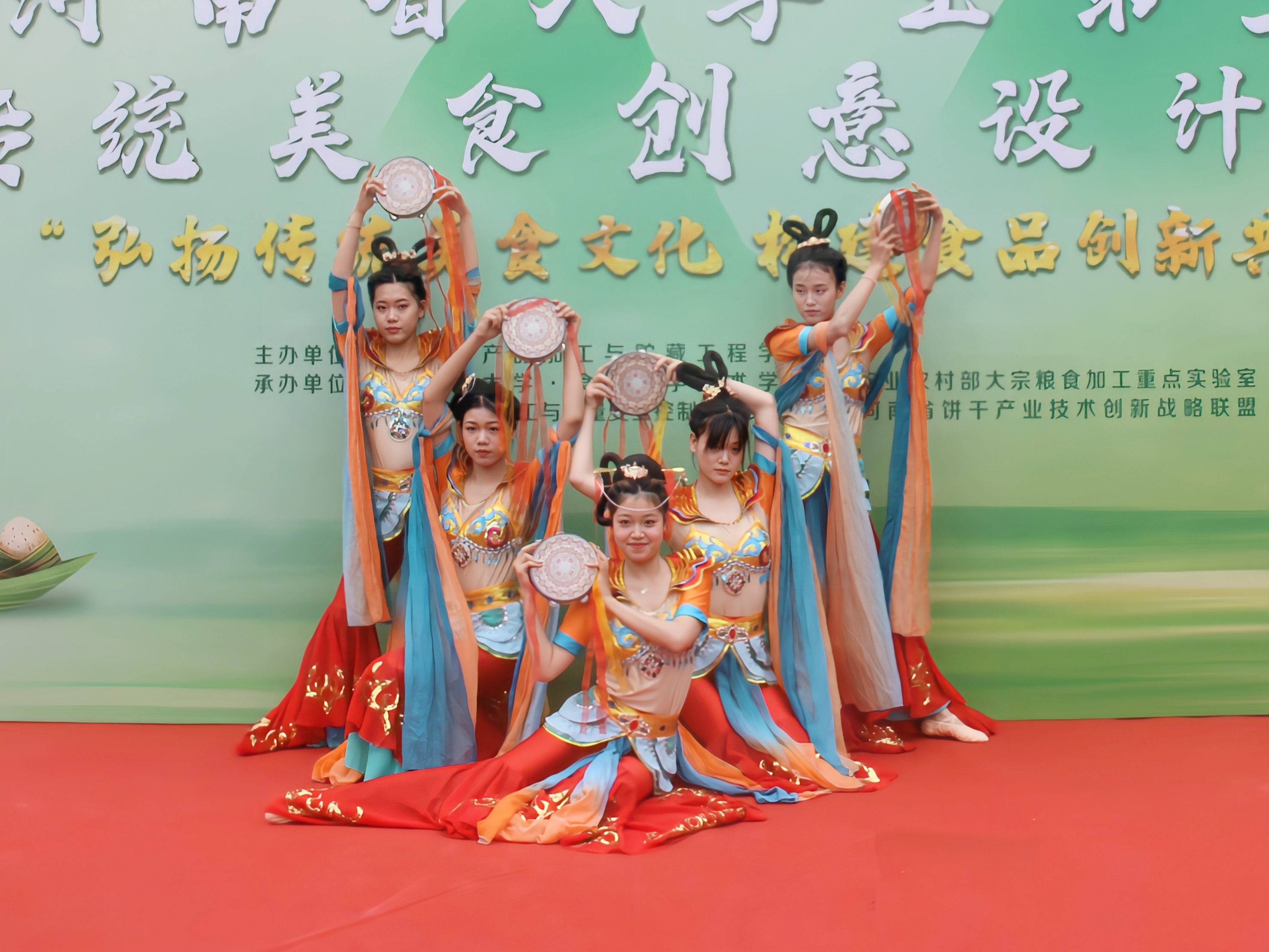 ����������