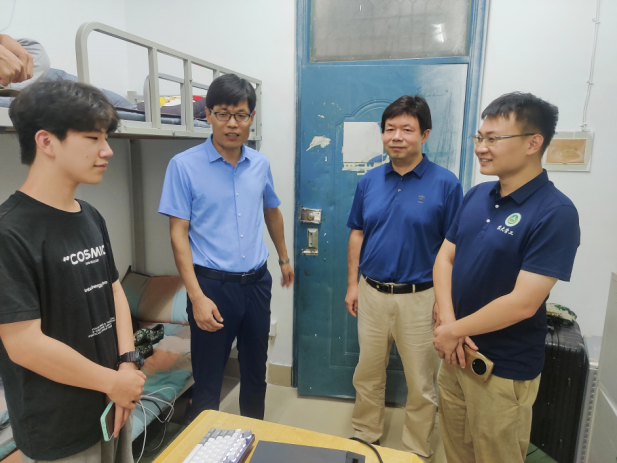 ����������