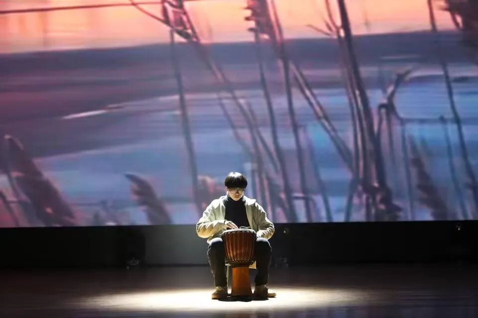 ����������