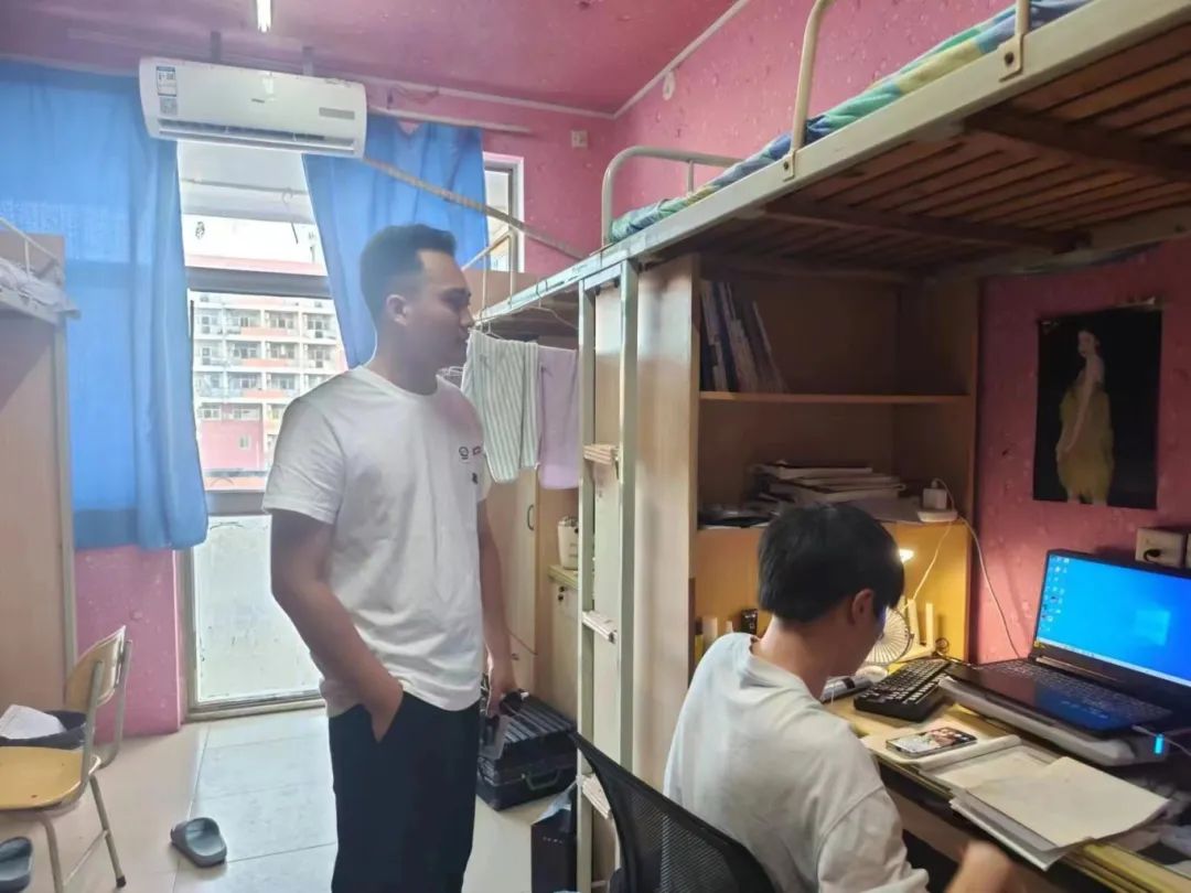 ����������