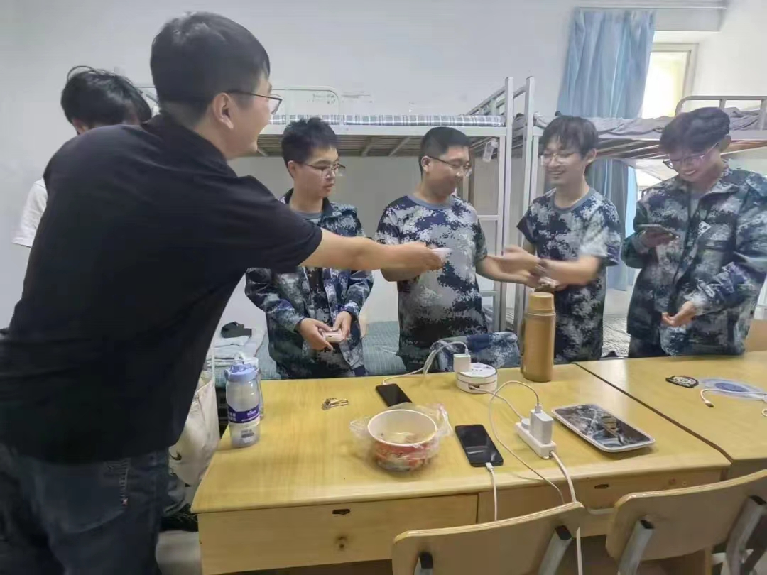 ����������