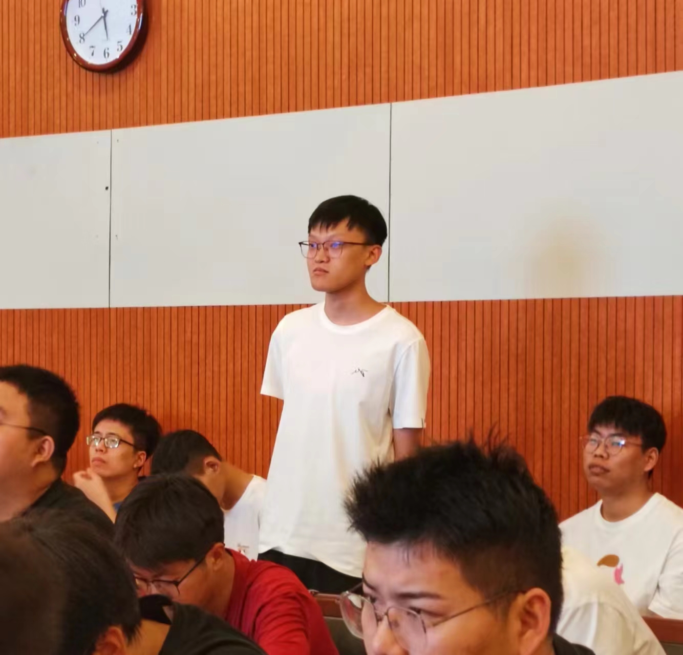 ����������