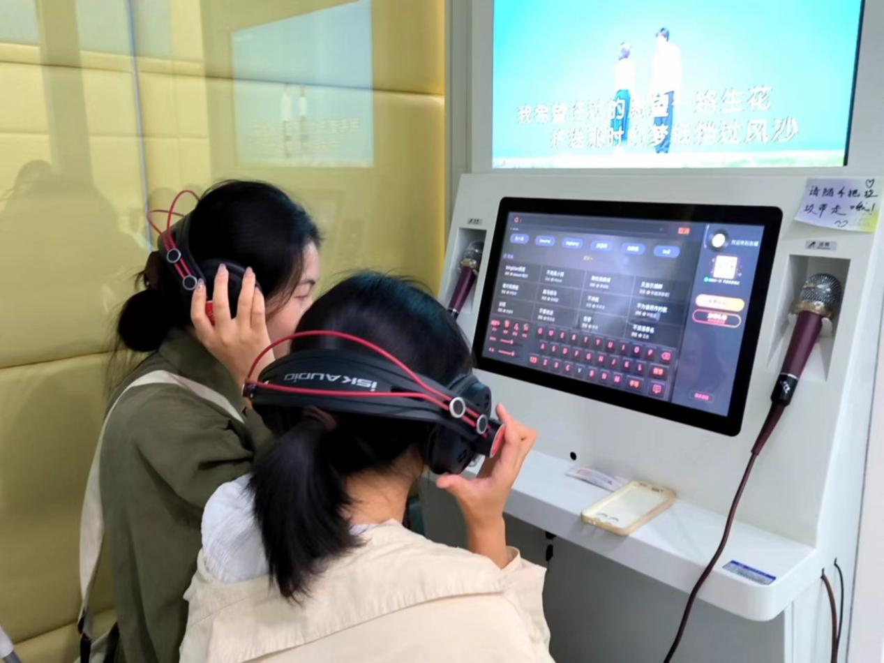 ����������