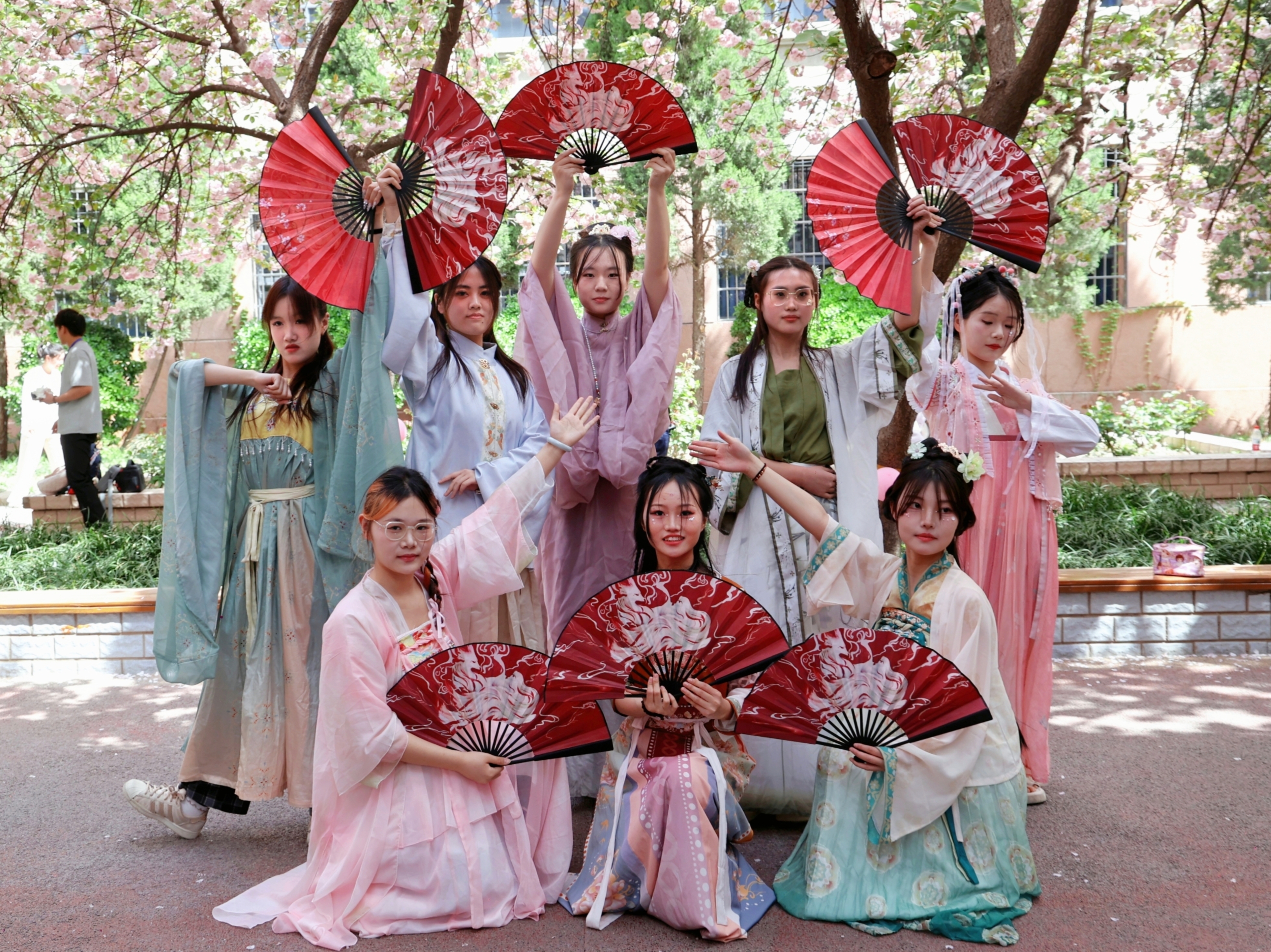 ����������