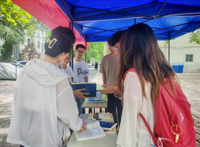 ����������