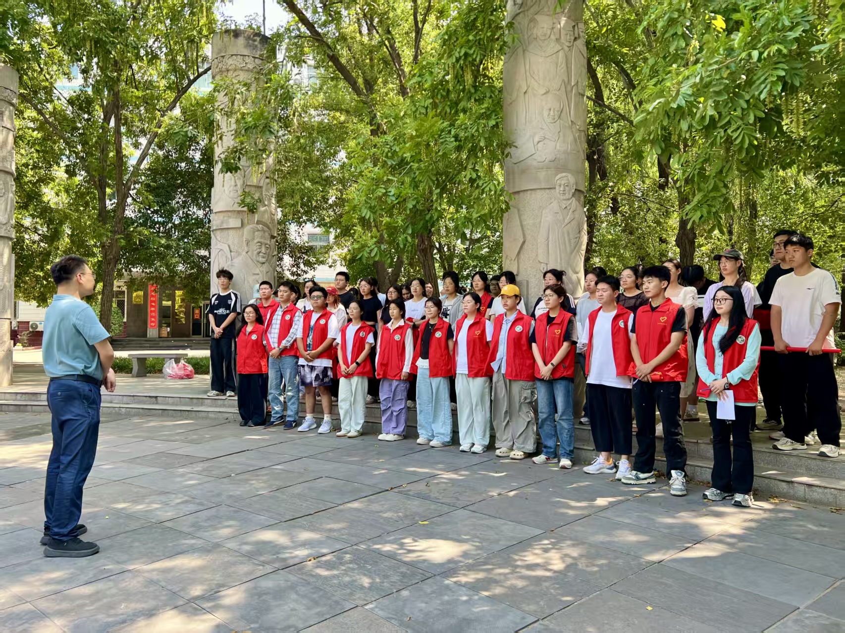 ����������