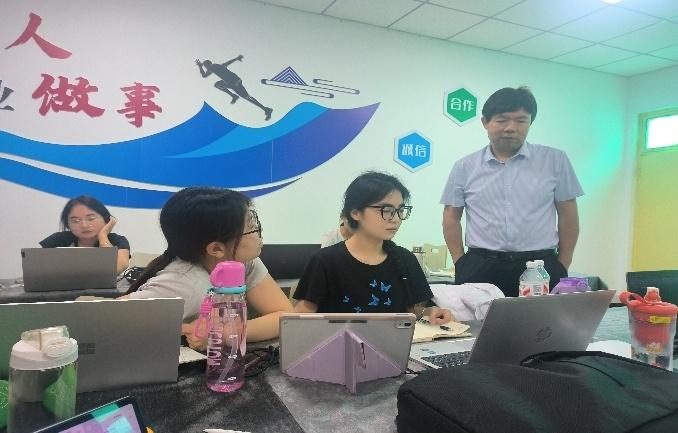 ����������