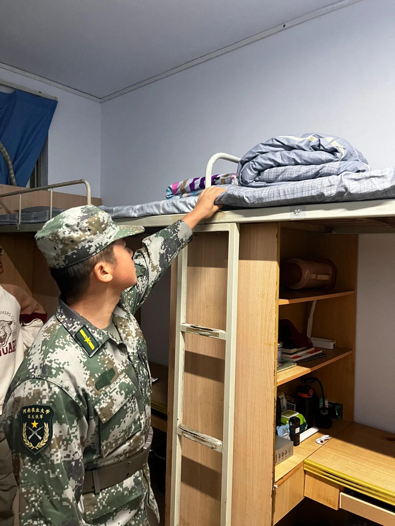 ����������