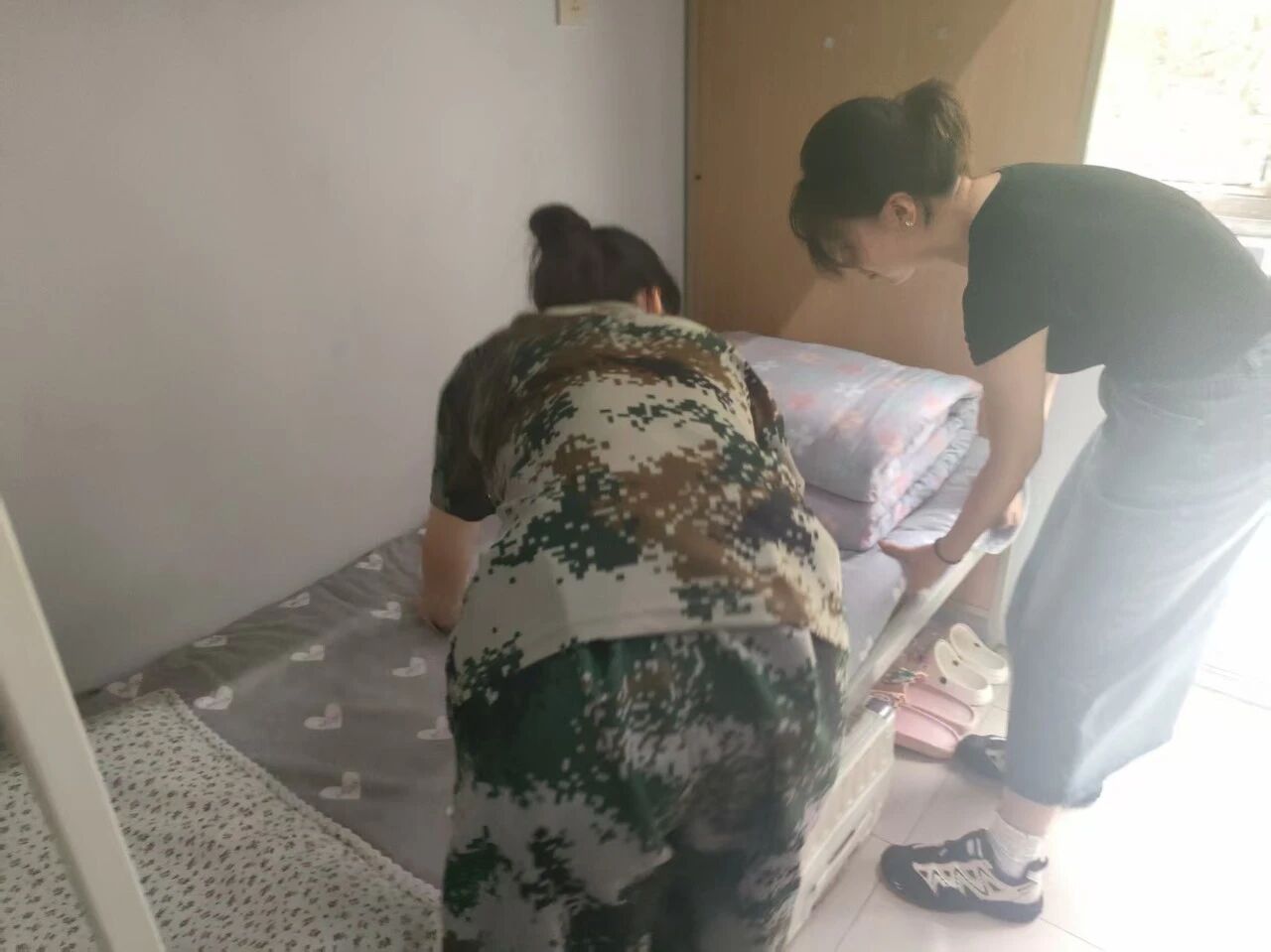 ����������