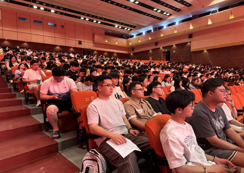 ����������