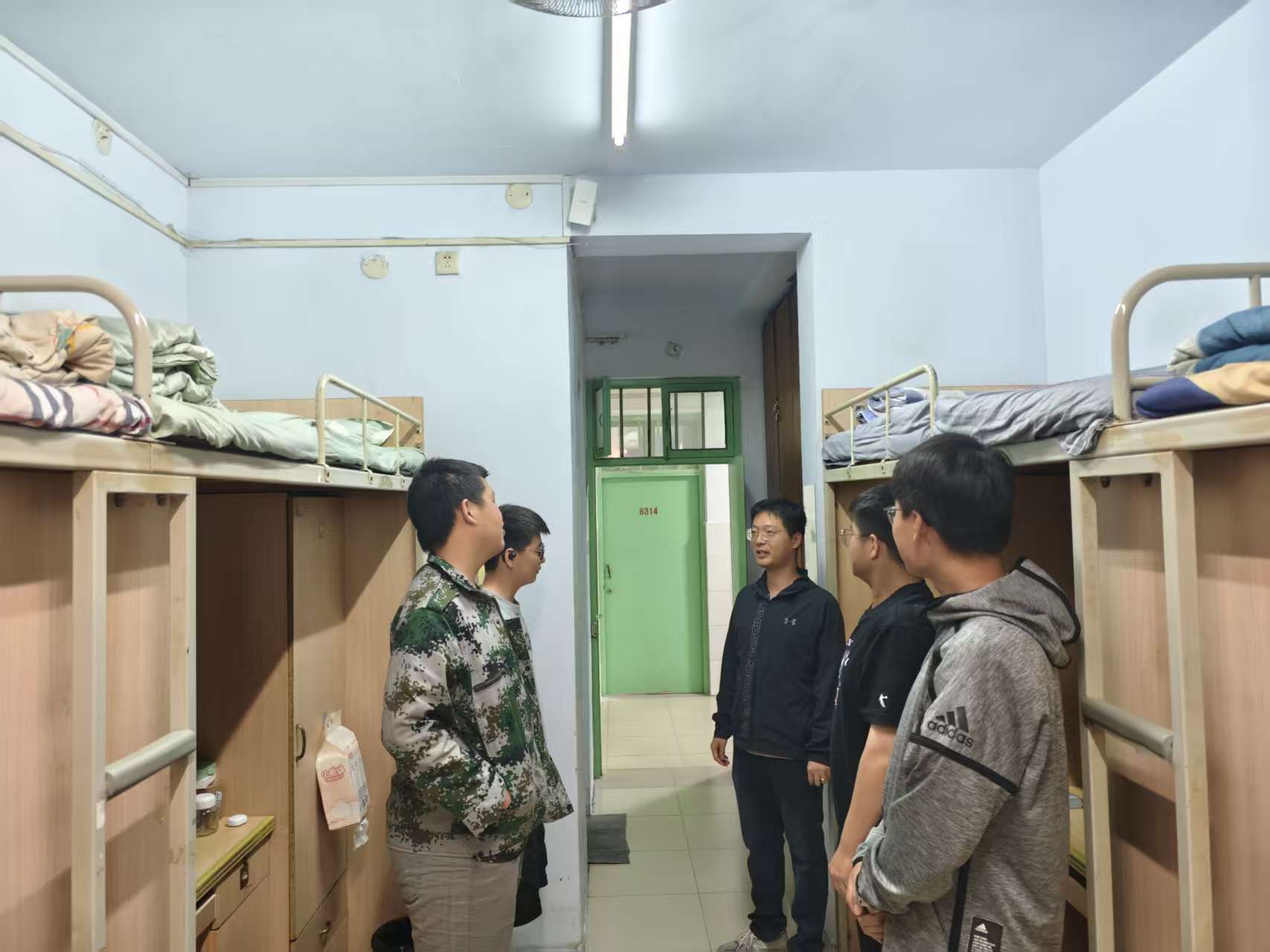 ����������