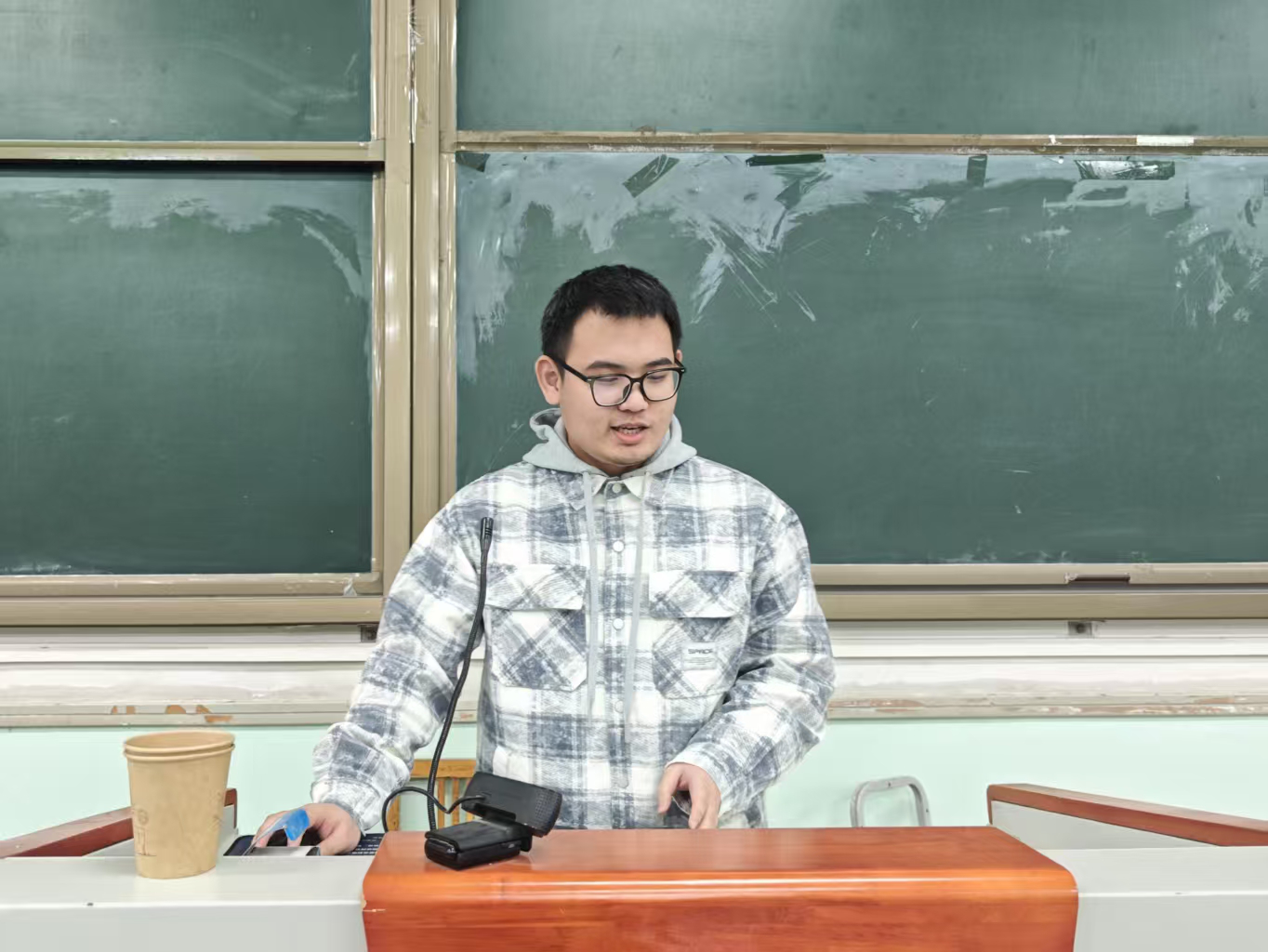 ����������