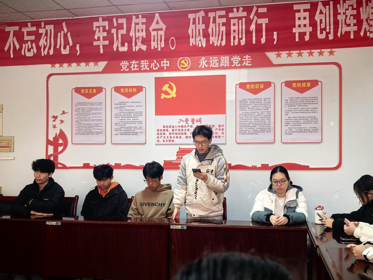 ����������