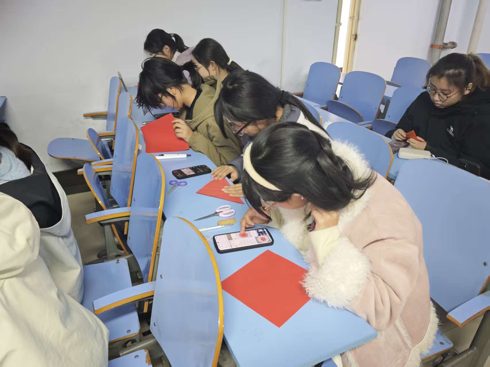 ����������