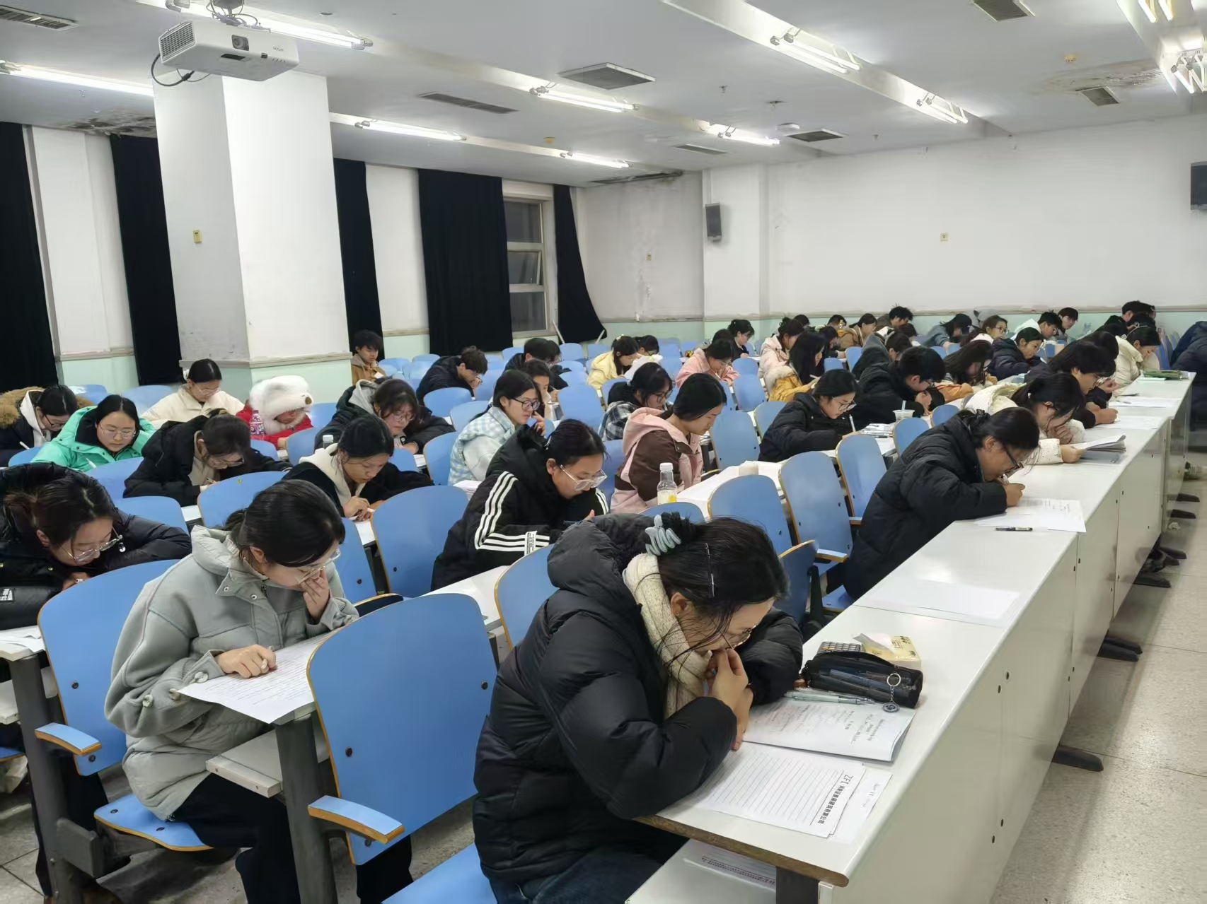 ����������