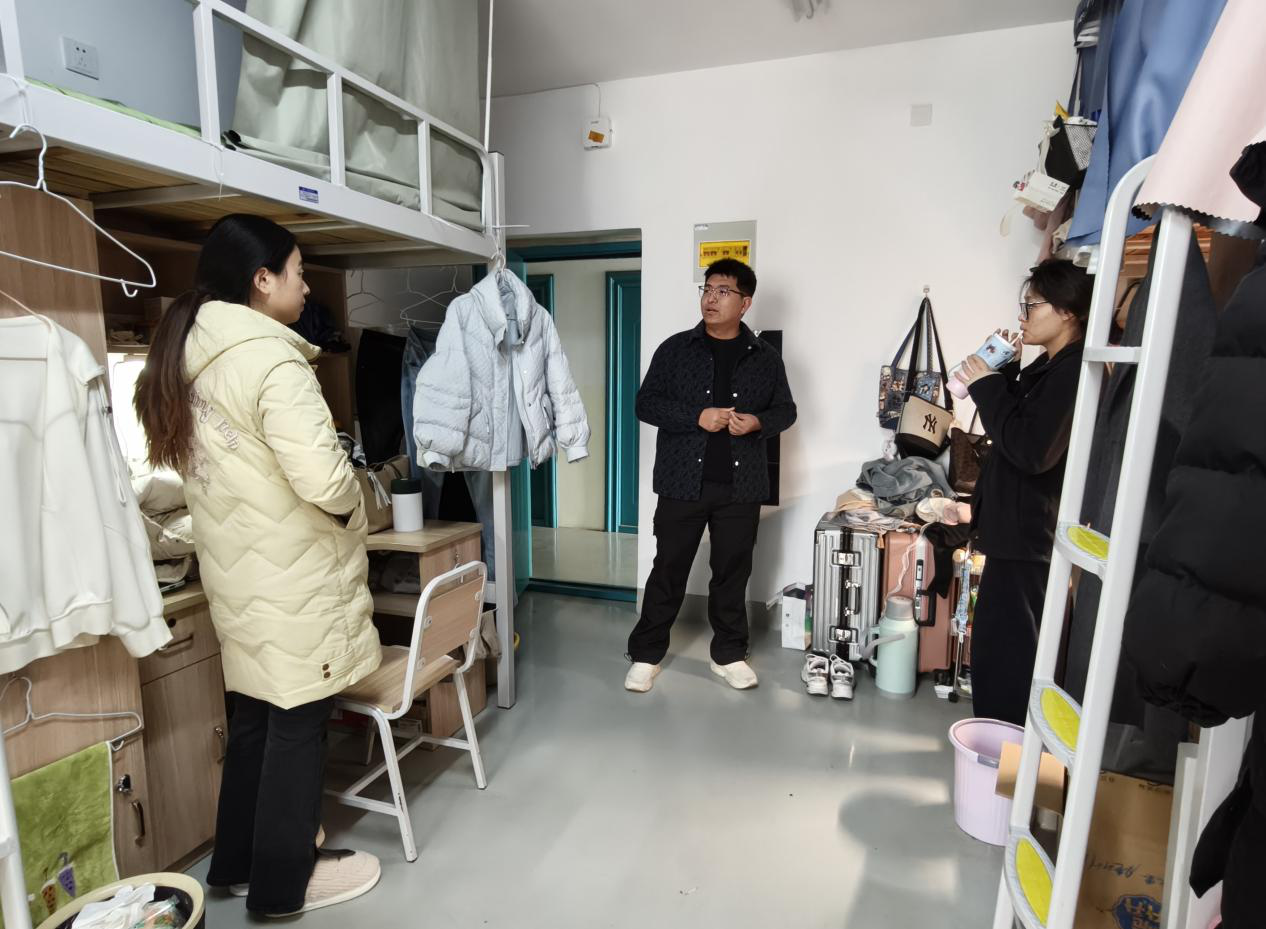 ����������