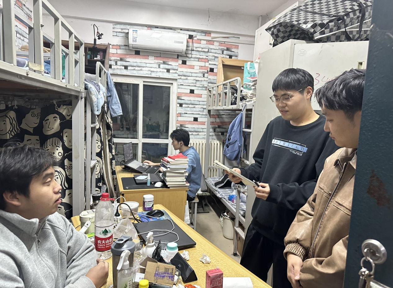 ����������