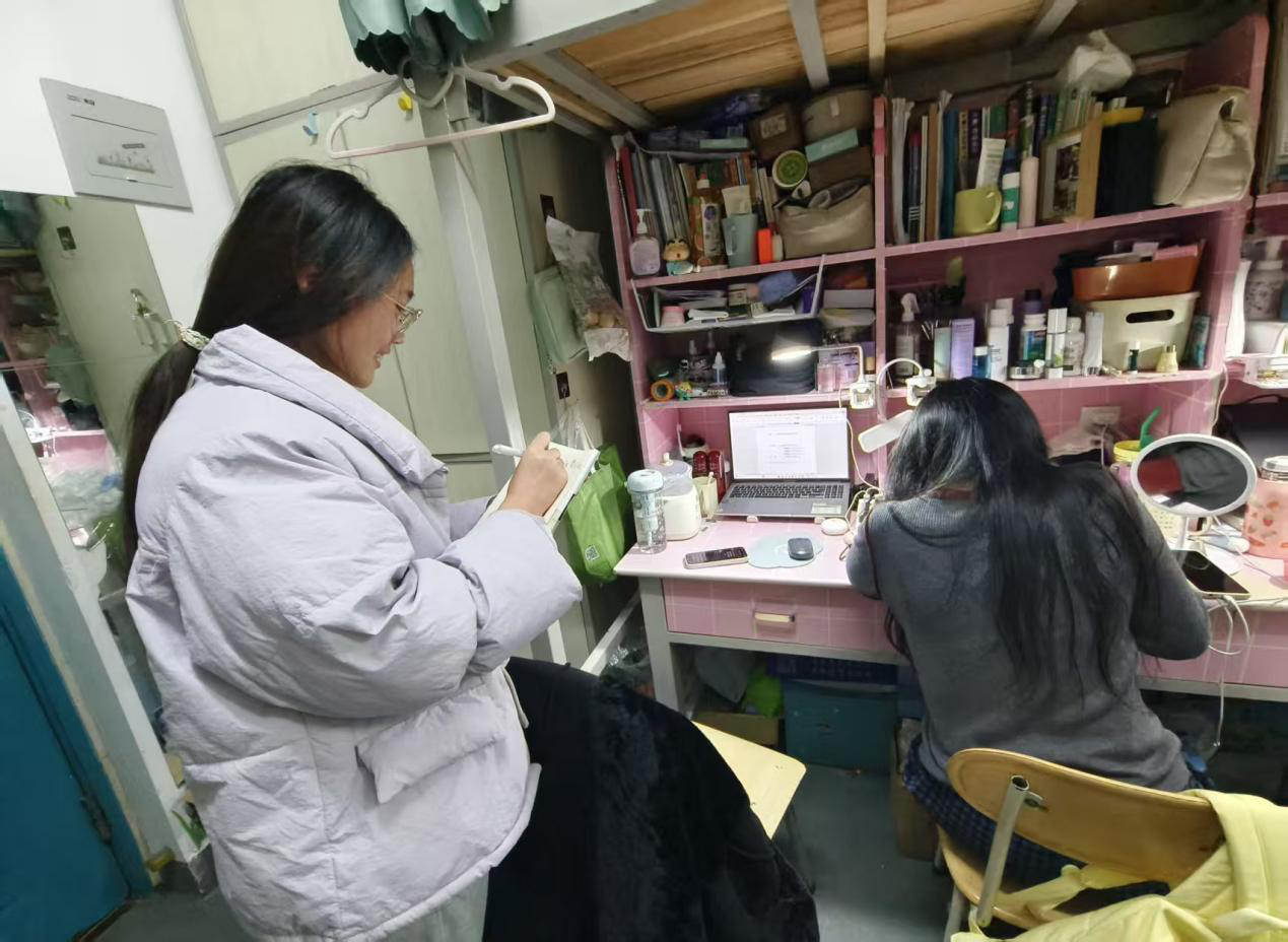 ����������