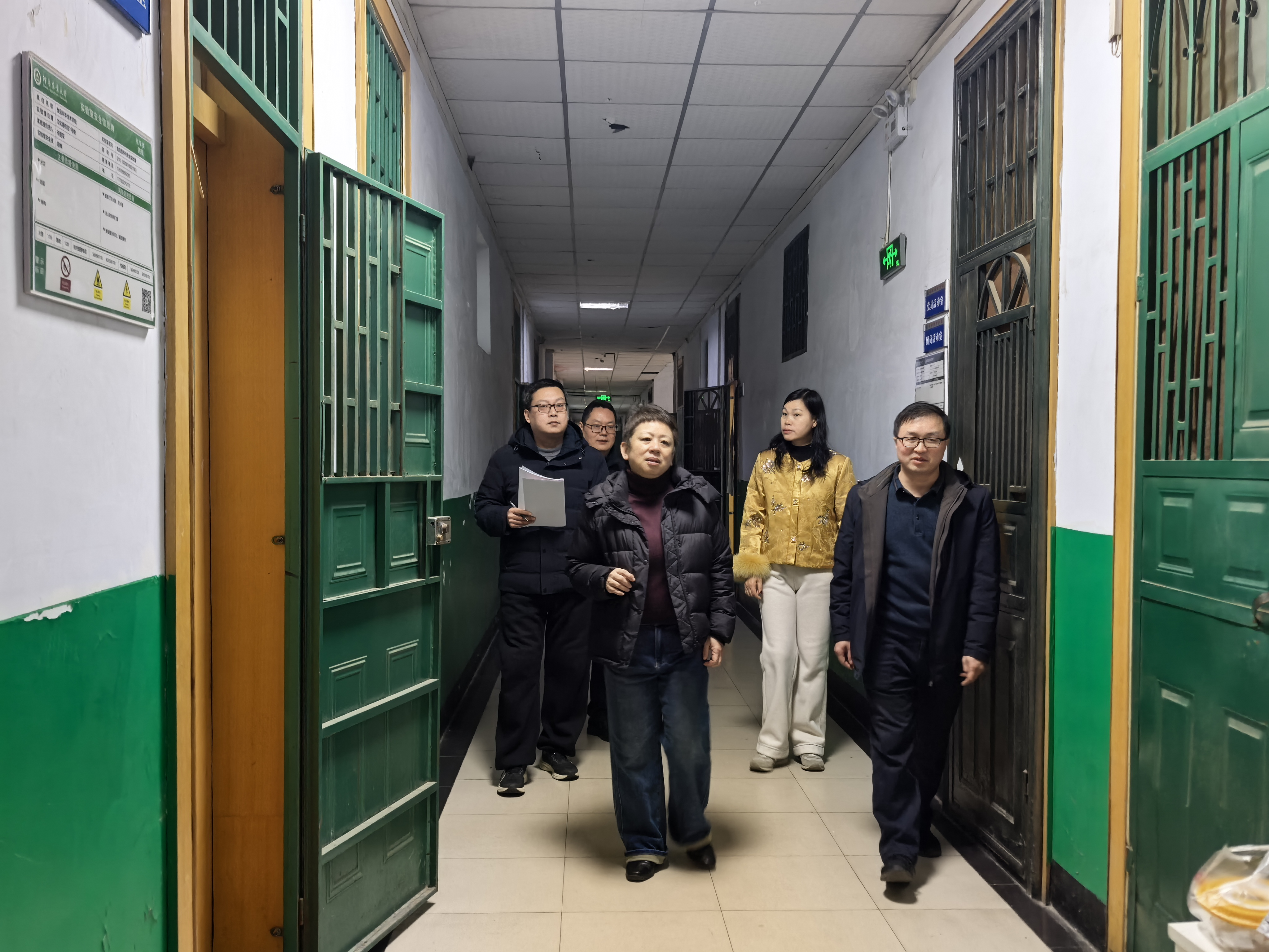 ����������