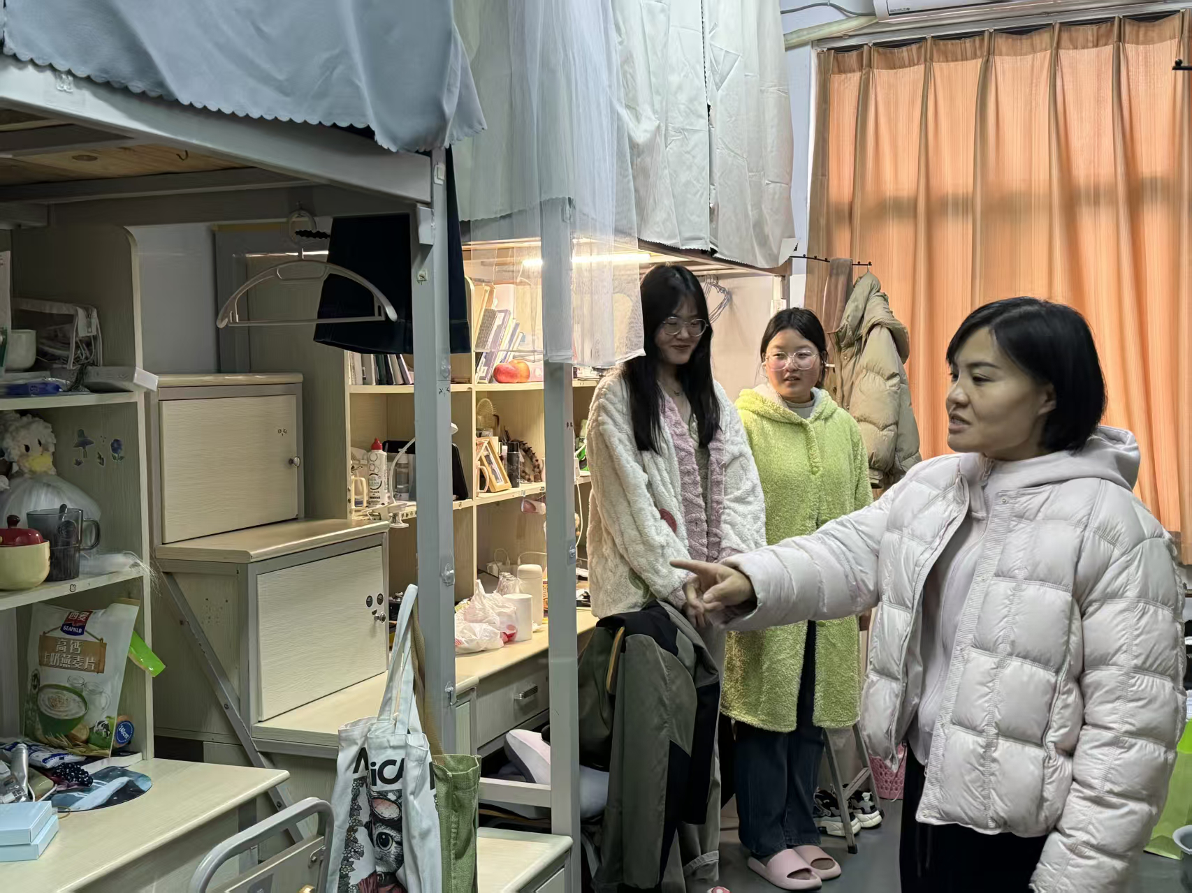 ����������