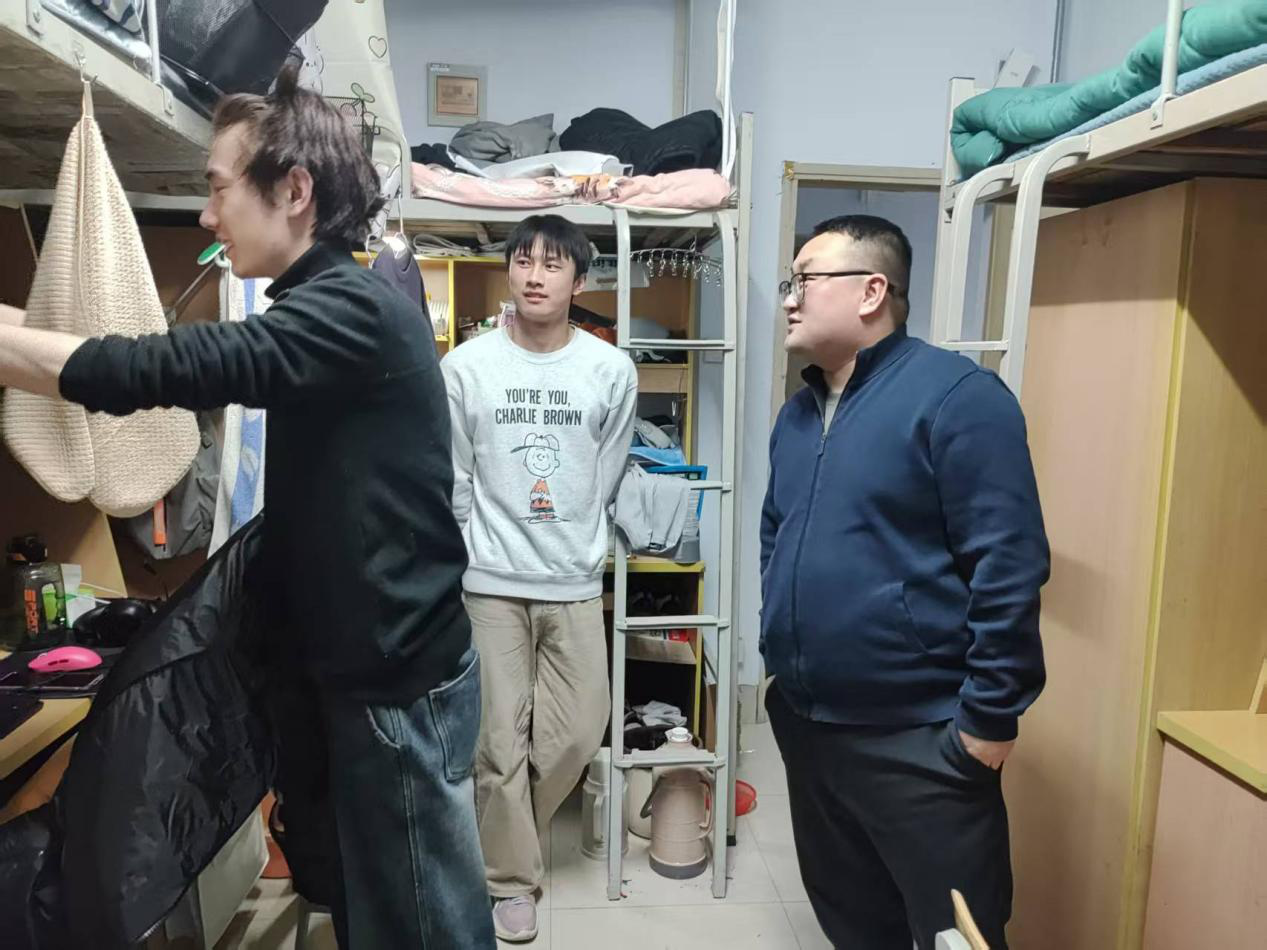 ����������