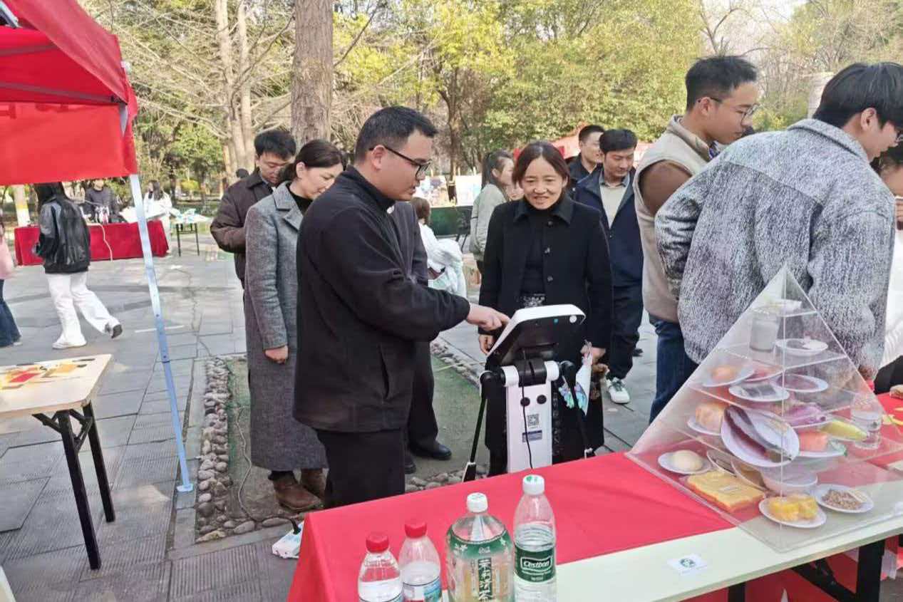 ����������