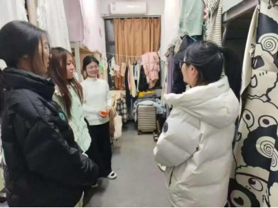 ����������