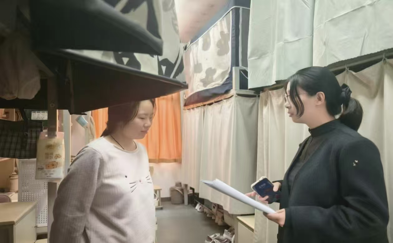 ����������