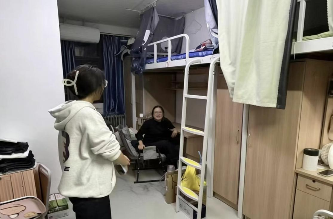 ����������