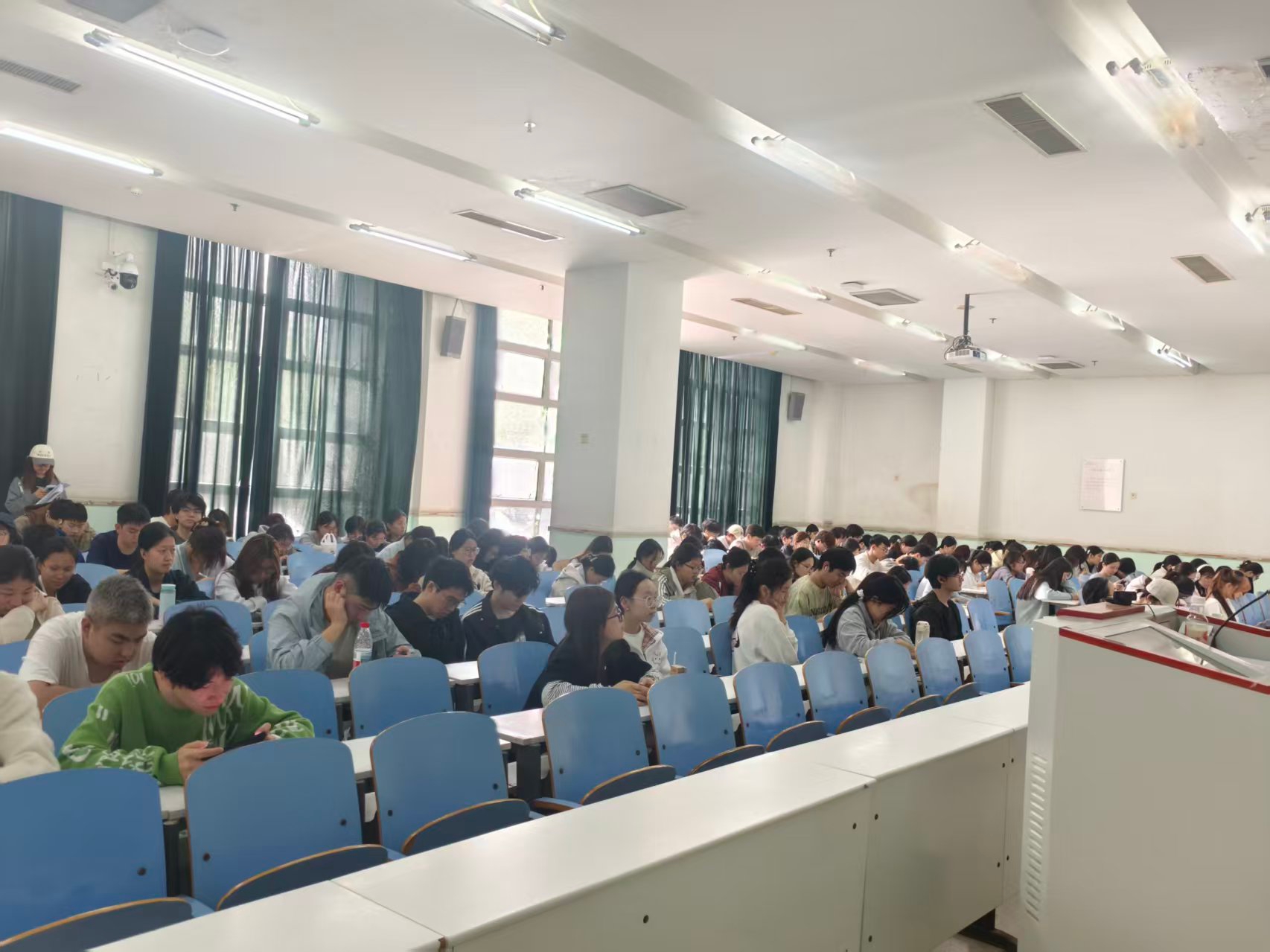 ����������